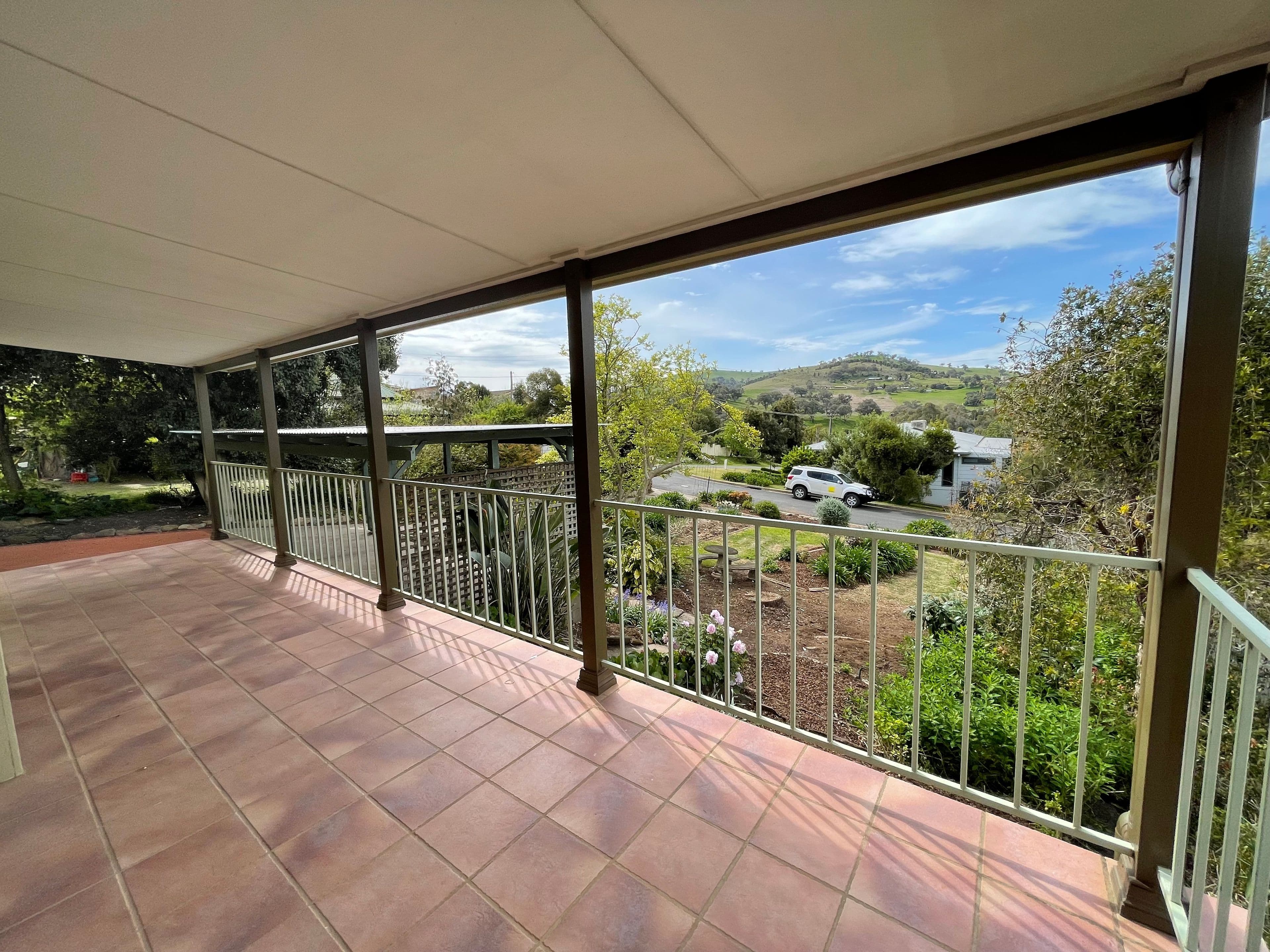 8 Francis Avenue, Gundagai NSW 2722, Gundagai - Thumbnail 2