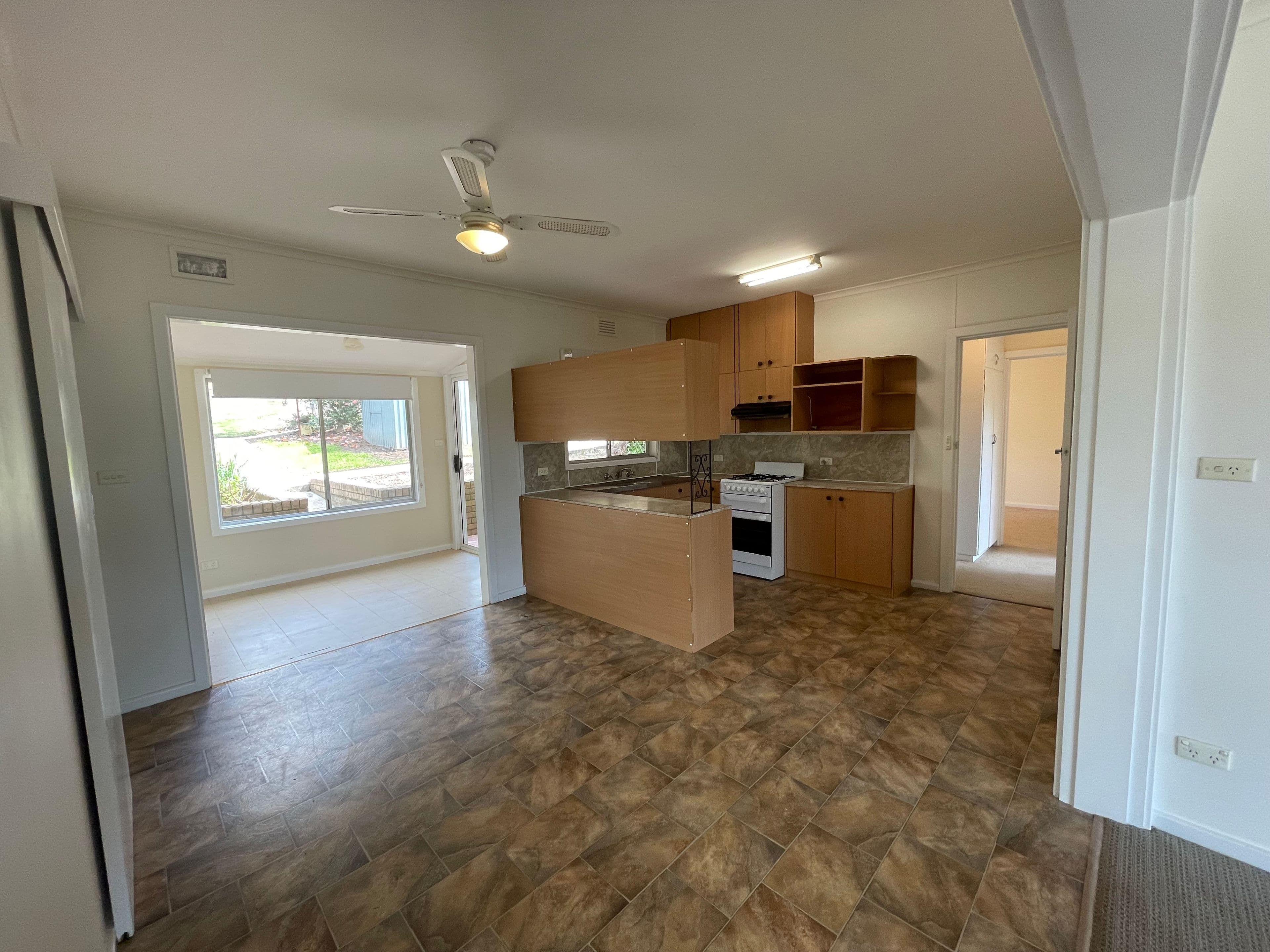 8 Francis Avenue, Gundagai NSW 2722, Gundagai - Thumbnail 5