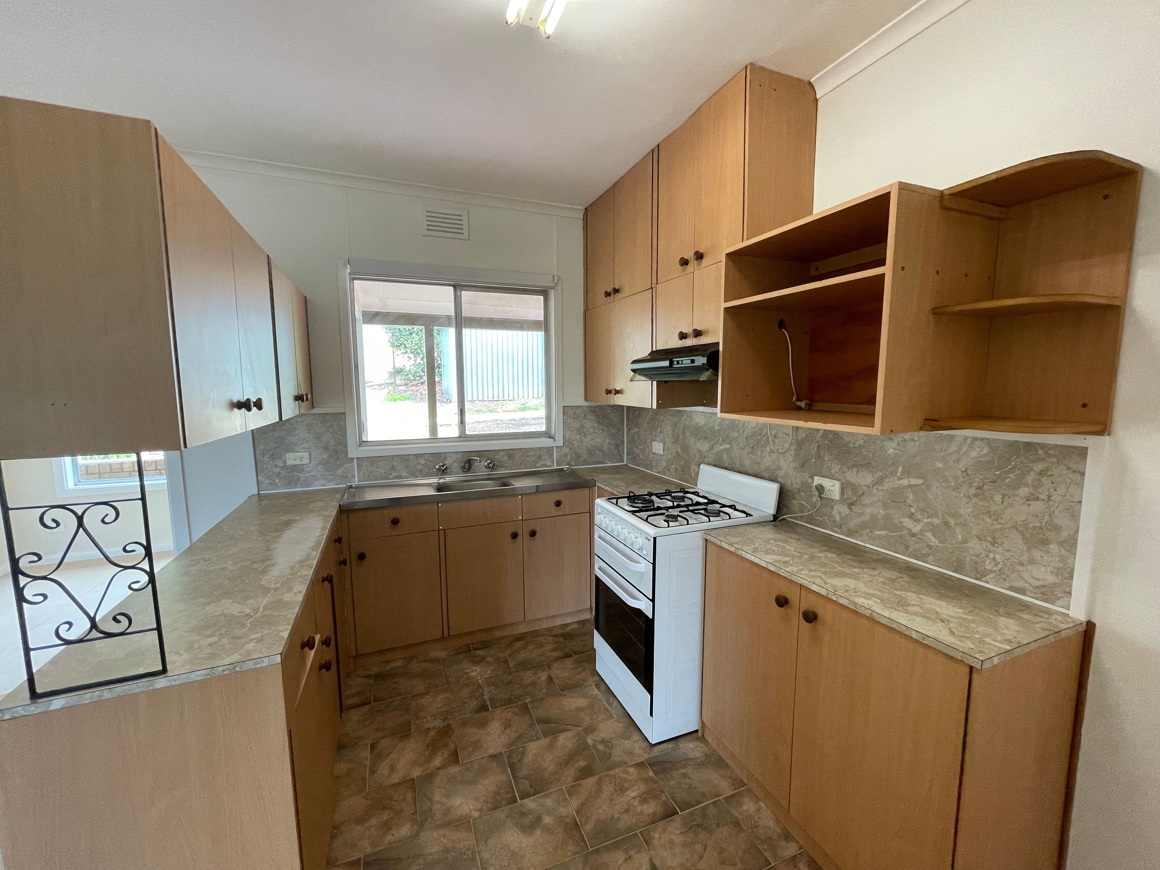 8 Francis Avenue, Gundagai NSW 2722, Gundagai - Thumbnail 6