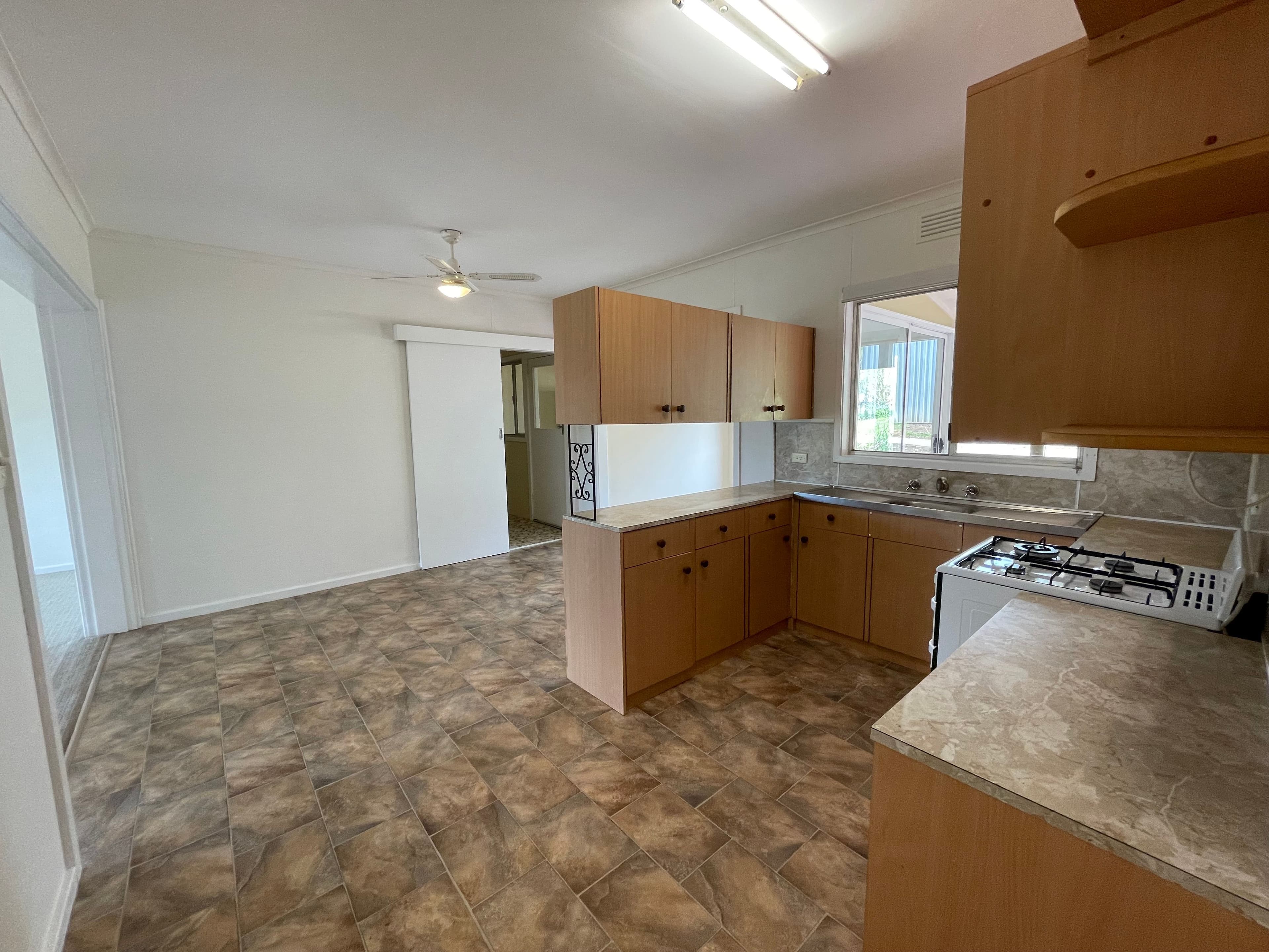 8 Francis Avenue, Gundagai NSW 2722, Gundagai - Thumbnail 7