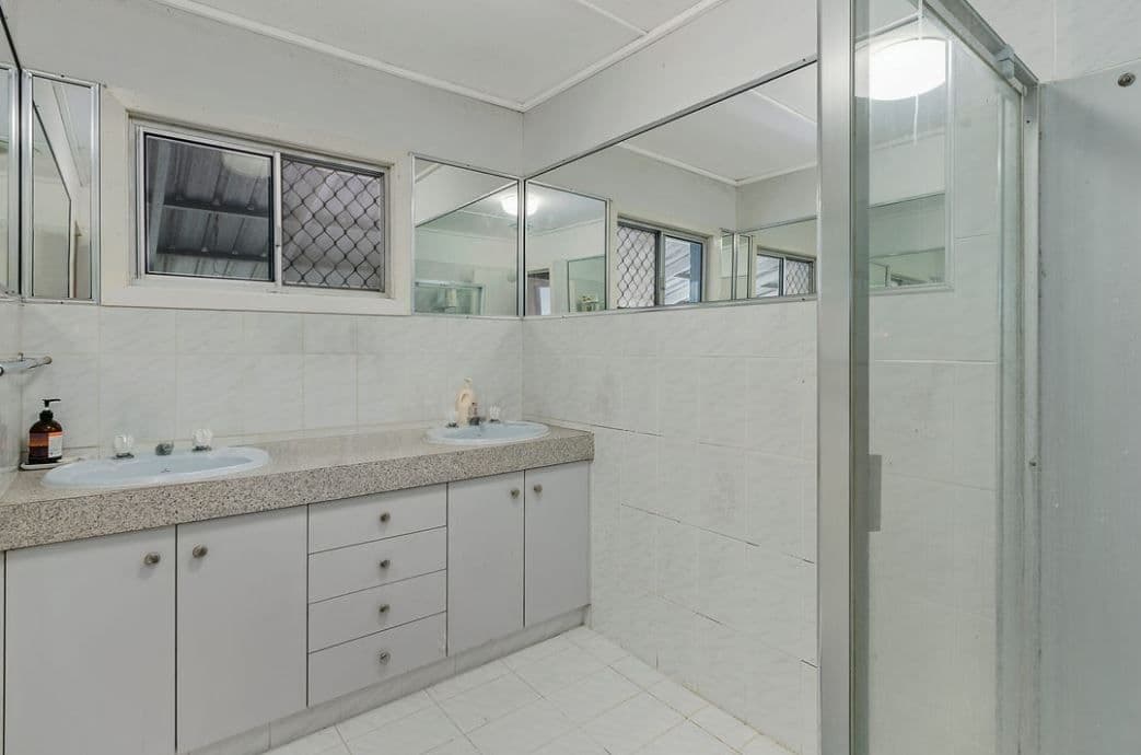 11 Bambarra Street, Southport QLD 4215, Southport - Thumbnail 5