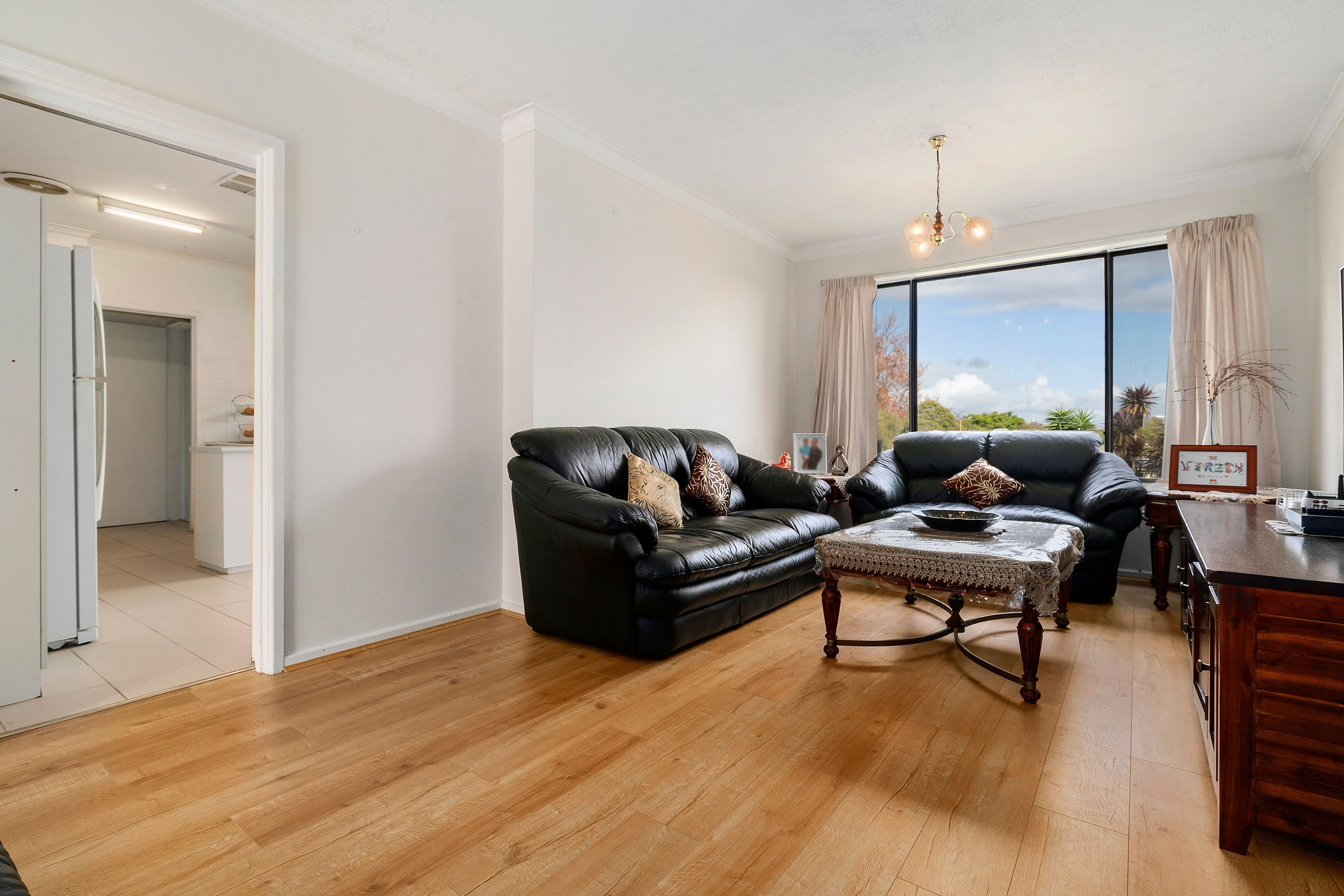 24 Simpson Drive, Mount Waverley VIC 3149, Mount Waverley - Thumbnail 2