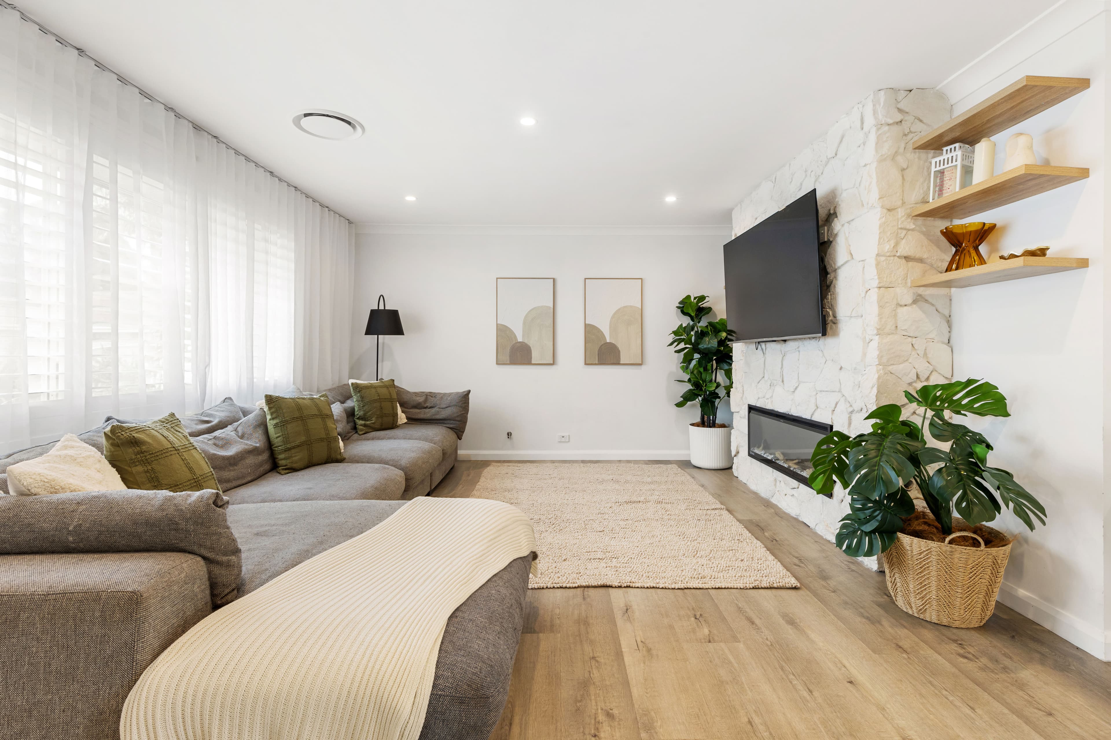 26 Woodi Close, GLENMORE PARK, Glenmore Park - Thumbnail 2