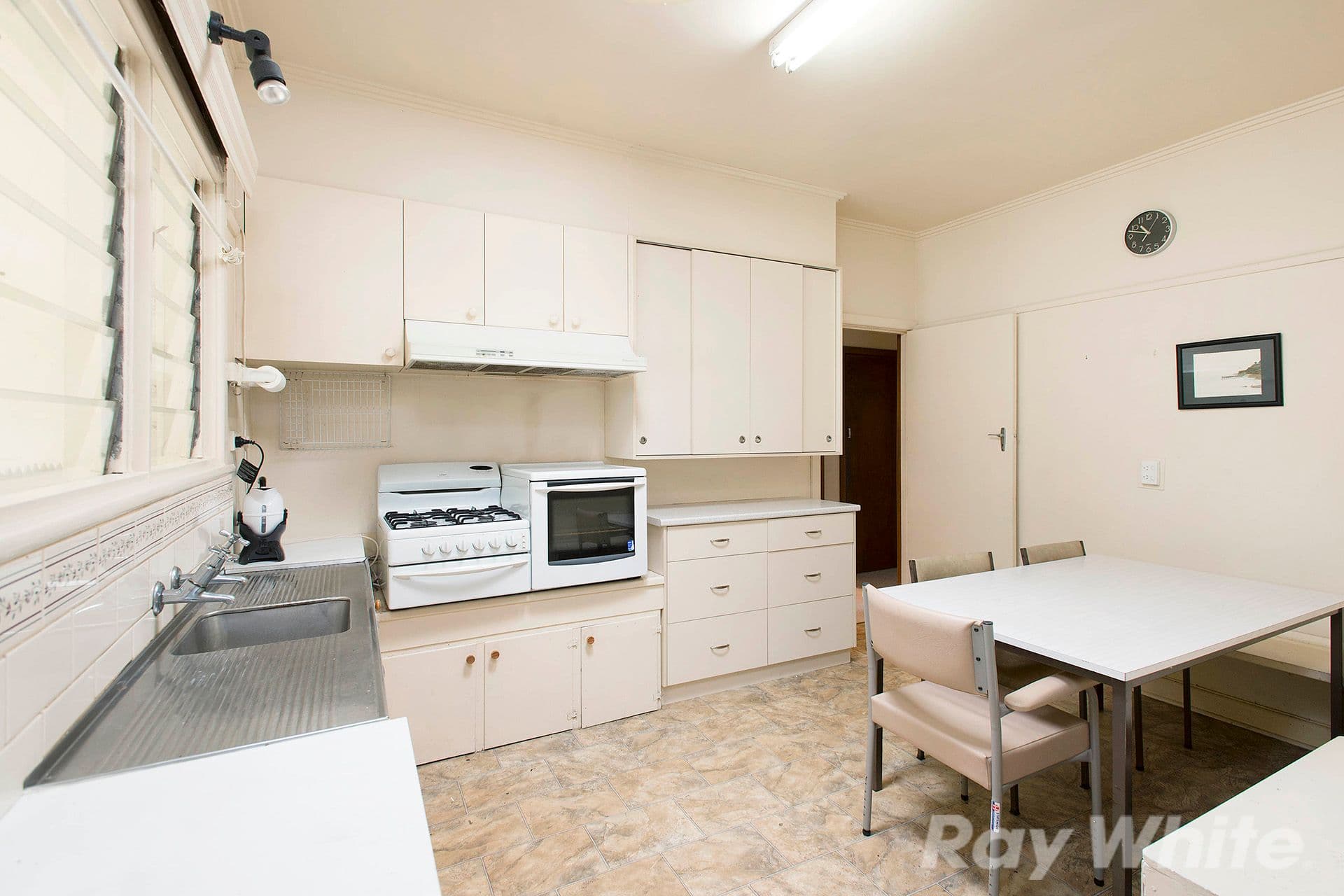 9 Gouldthorp Avenue, Mentone VIC 3194, Mentone - Thumbnail 5