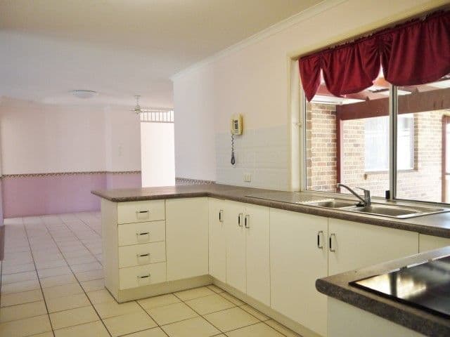 17 Clarance Drive, NEW AUCKLAND QLD 4680, New Auckland - Thumbnail 3