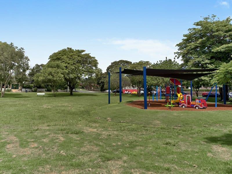 8 Sandon Street, GRACEVILLE QLD 4075, Graceville - Thumbnail 2