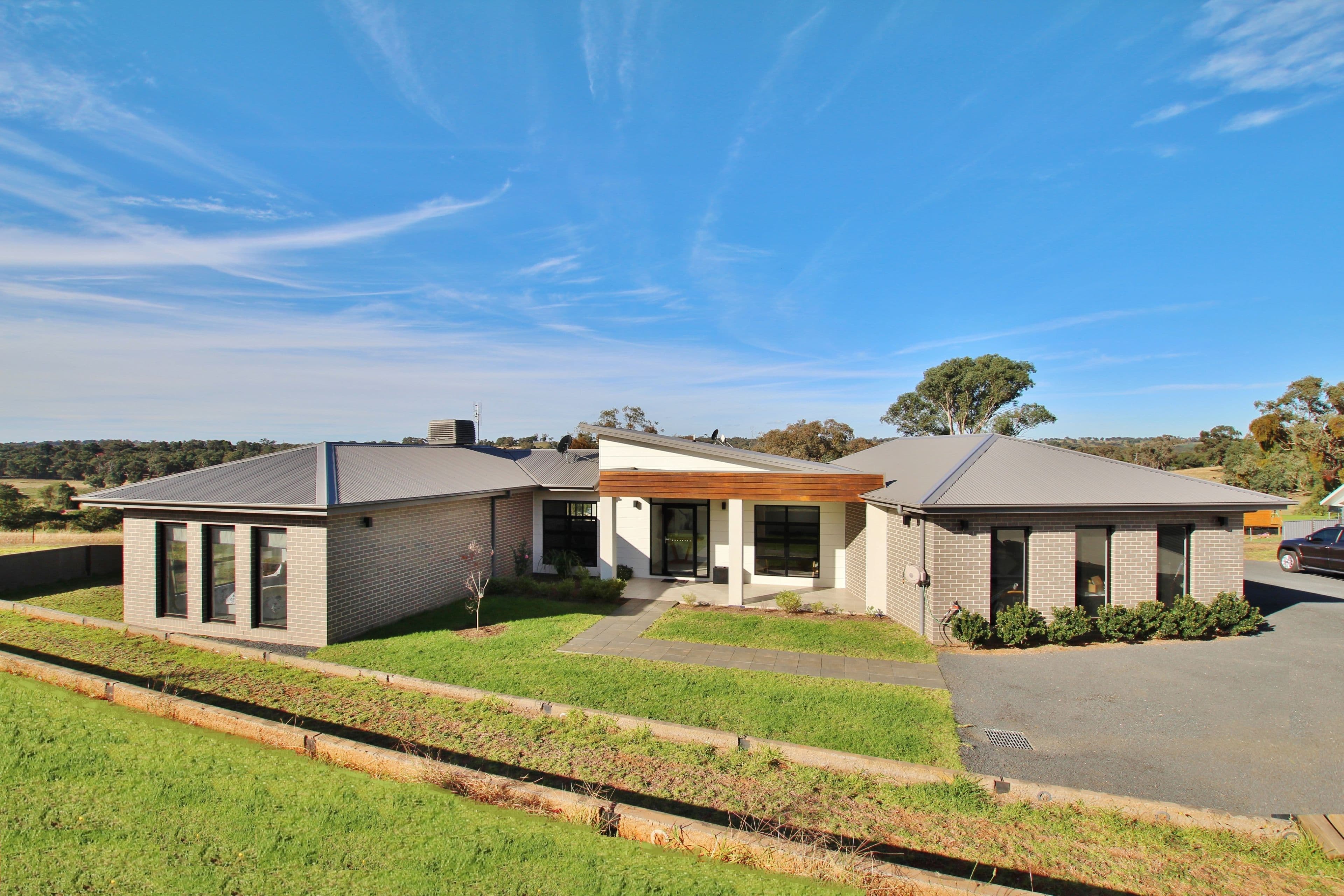 14 Matilda Place, Young - Thumbnail 2