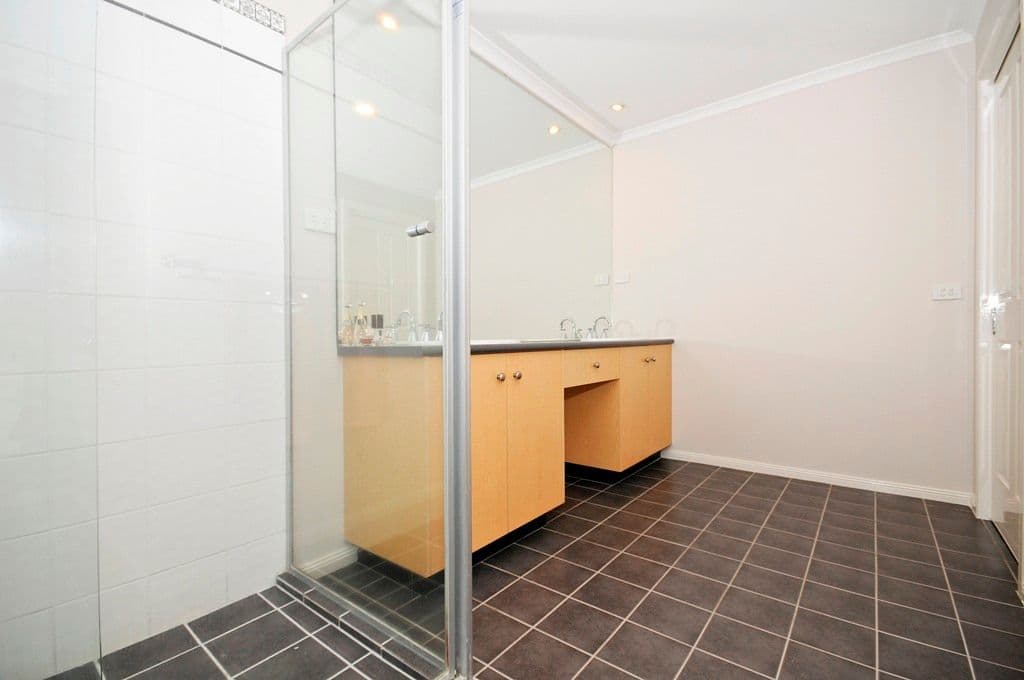 10 PAULA Way, CHIRNSIDE PARK VIC 3116, Chirnside Park - Thumbnail 8