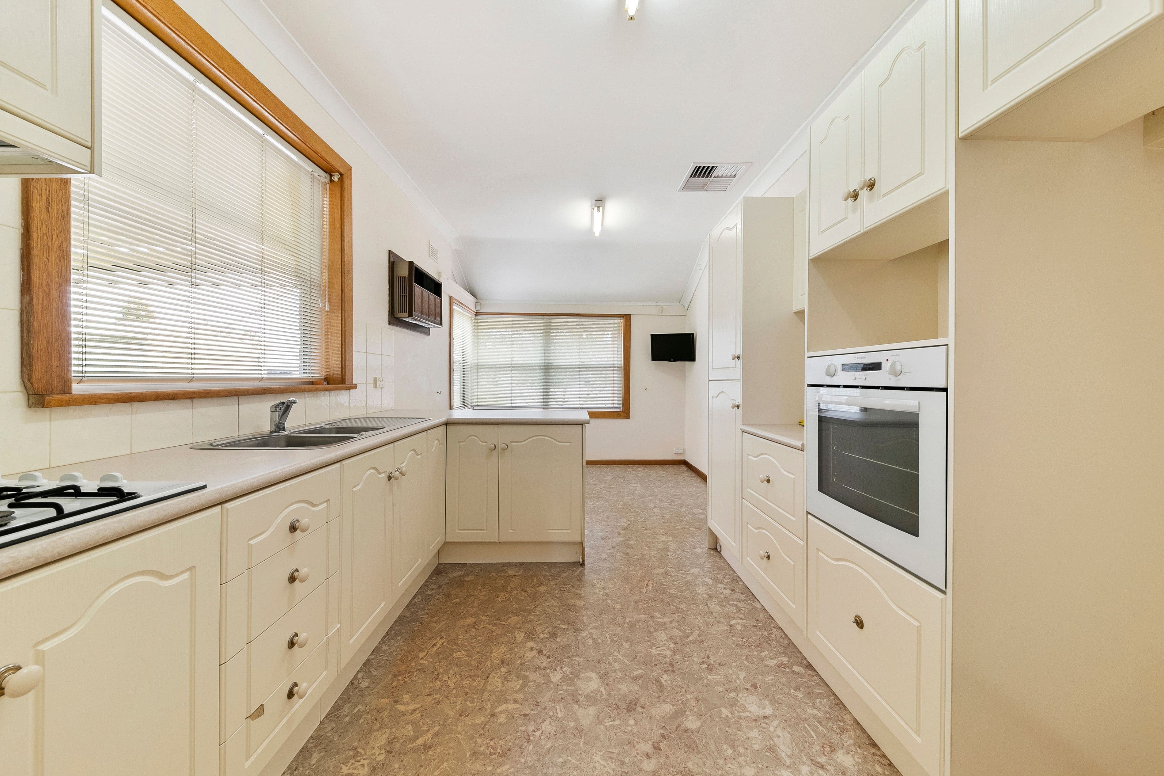 9 Selkirk Avenue, Clearview SA 5085, Clearview - Thumbnail 6