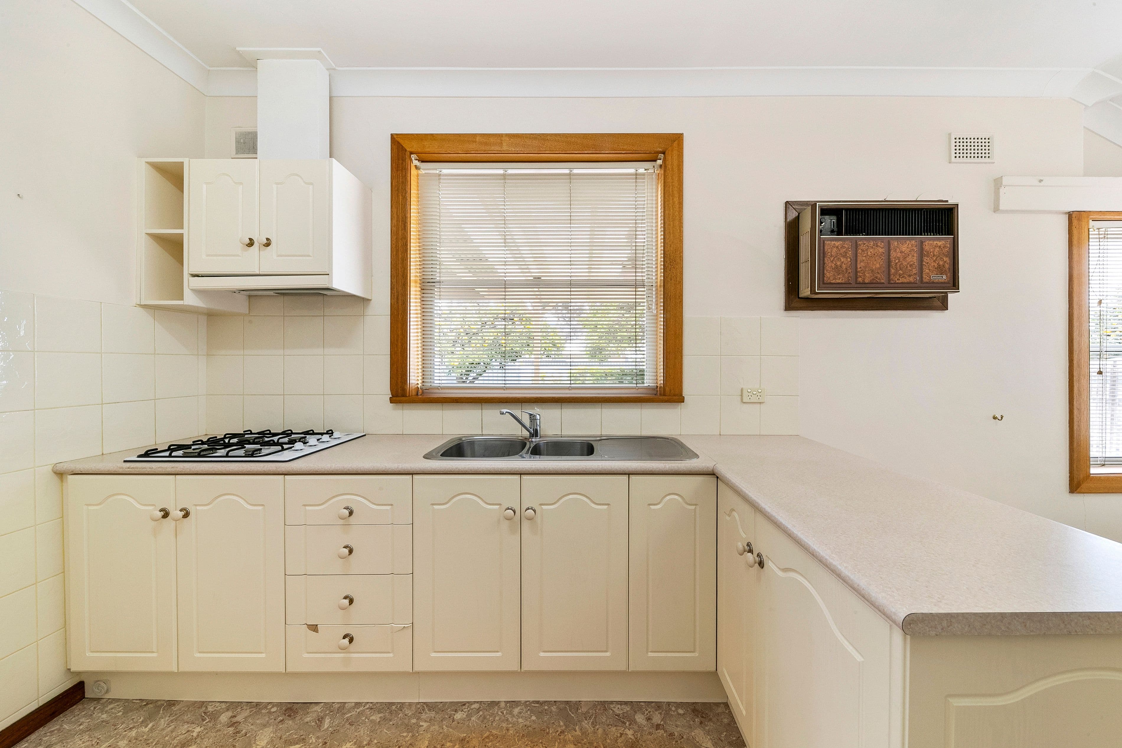 9 Selkirk Avenue, Clearview SA 5085, Clearview - Thumbnail 8