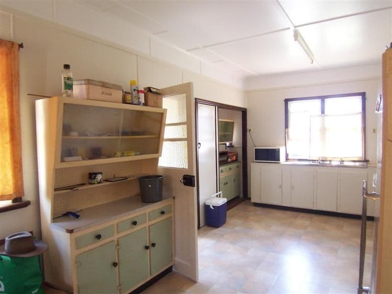 12 Cathro Street, ROCKVILLE QLD 4350, Rockville - Thumbnail 2