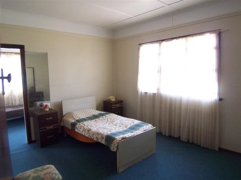 12 Cathro Street, ROCKVILLE QLD 4350, Rockville - Thumbnail 3
