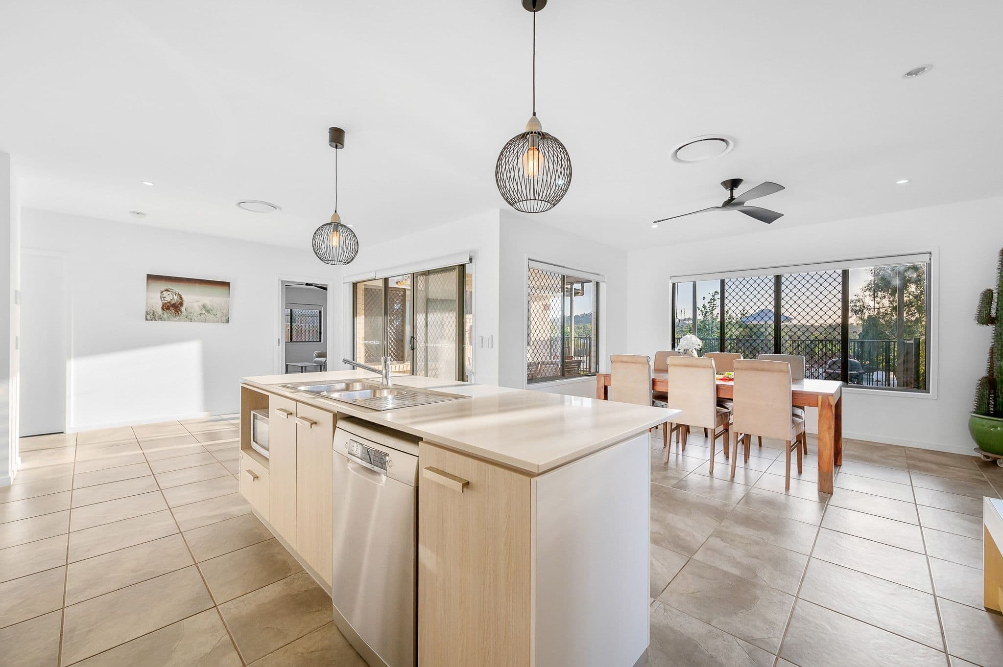 10 Cornforth Crescent, Kirkwood QLD 4680, Kirkwood - Thumbnail 2