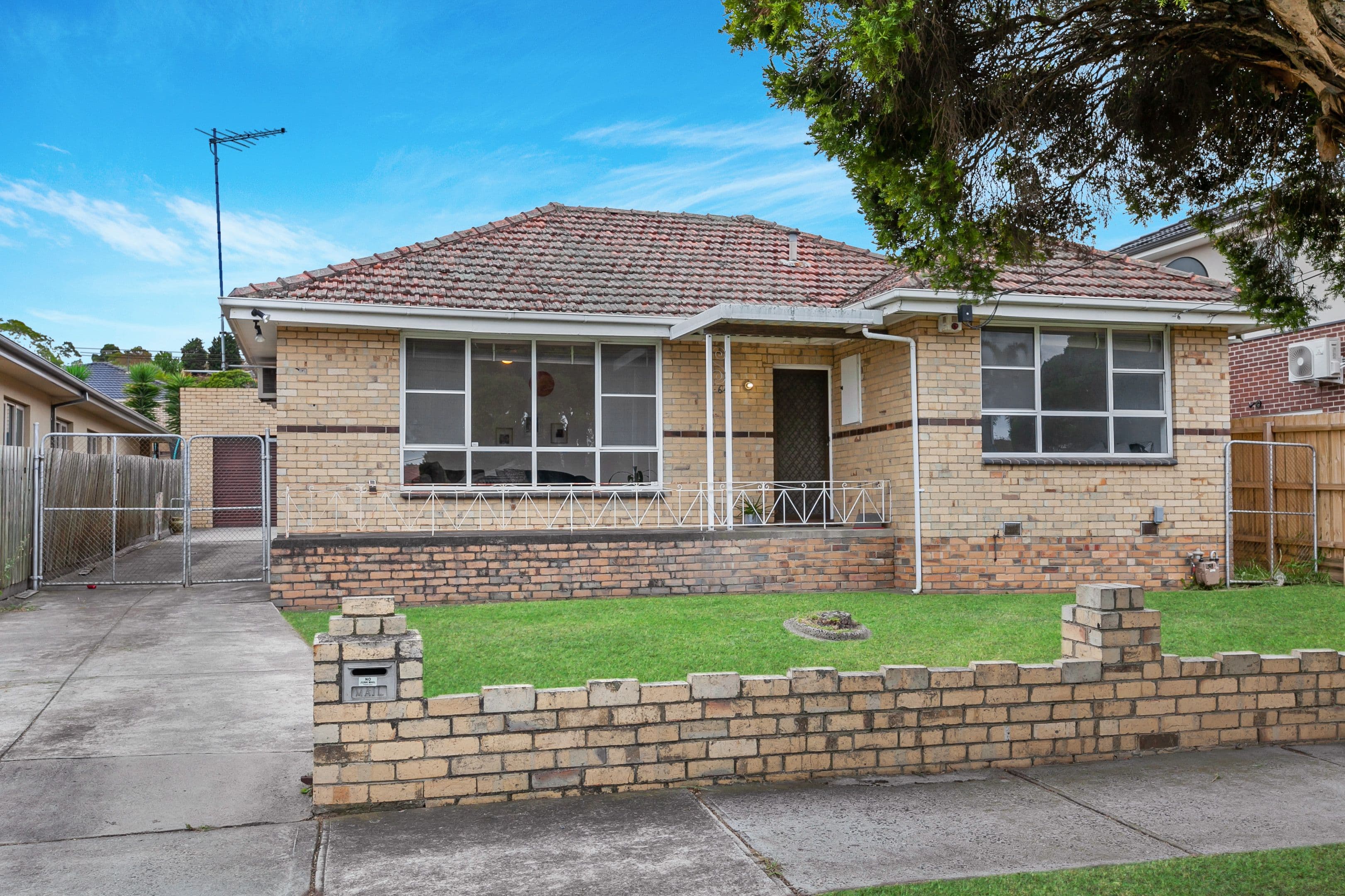 64 Rathcown Road, Reservoir VIC 3073, Reservoir - Thumbnail 2