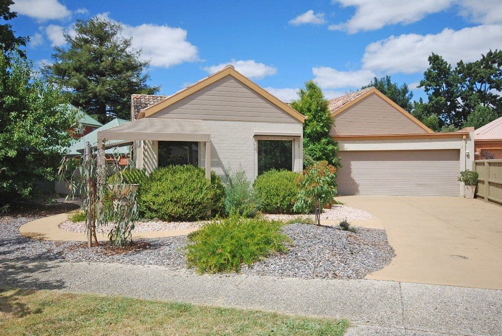 15 St Glens Way, LAKE GARDENS VIC 3355, Lake Gardens - Image 1