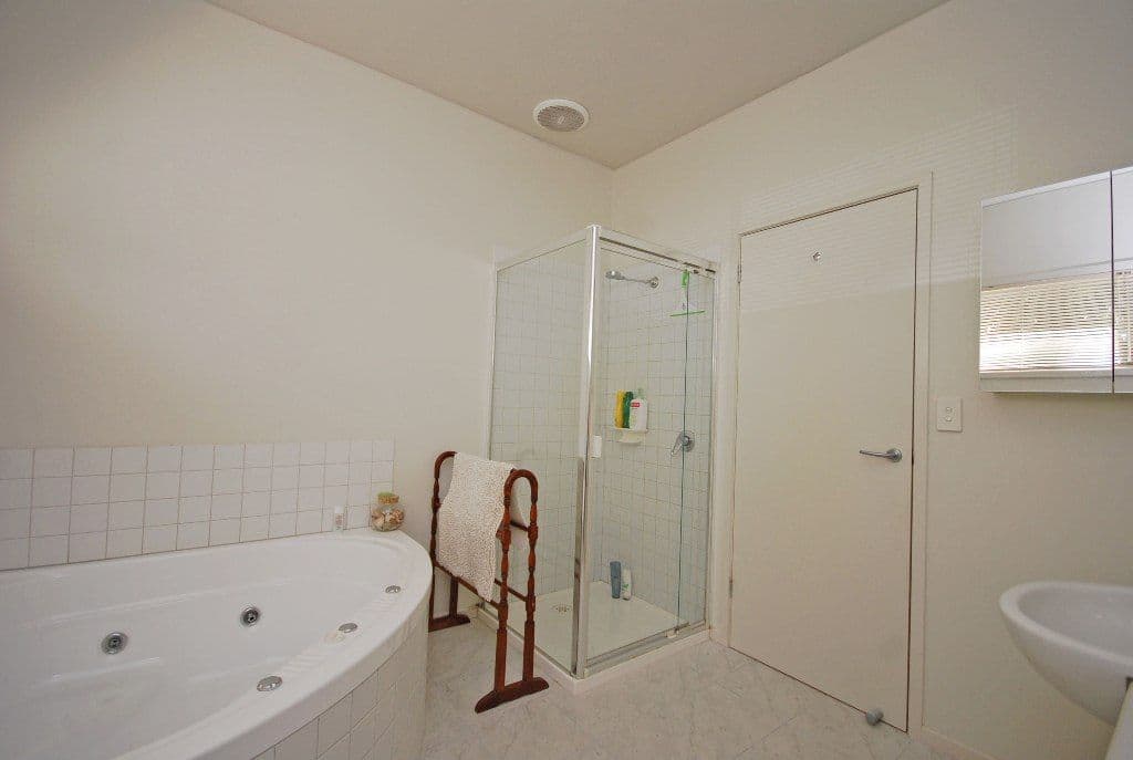 15 St Glens Way, LAKE GARDENS VIC 3355, Lake Gardens - Thumbnail 7