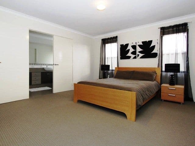 71 Daleford Way, SOUTHERN RIVER WA 6110, Southern River - Thumbnail 6