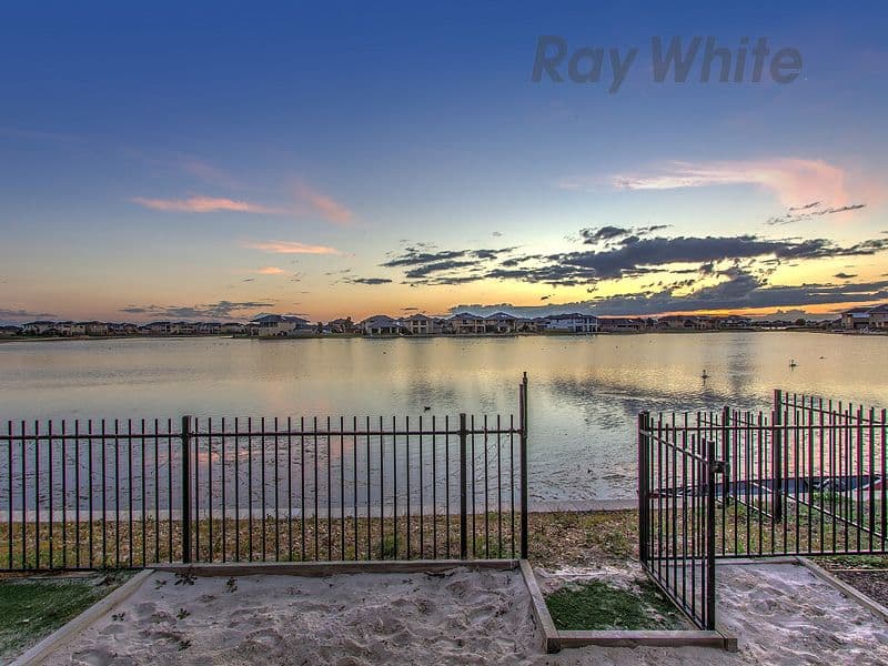 21 Spraypoint Drive, Point Cook VIC 3030, Point Cook - Thumbnail 2