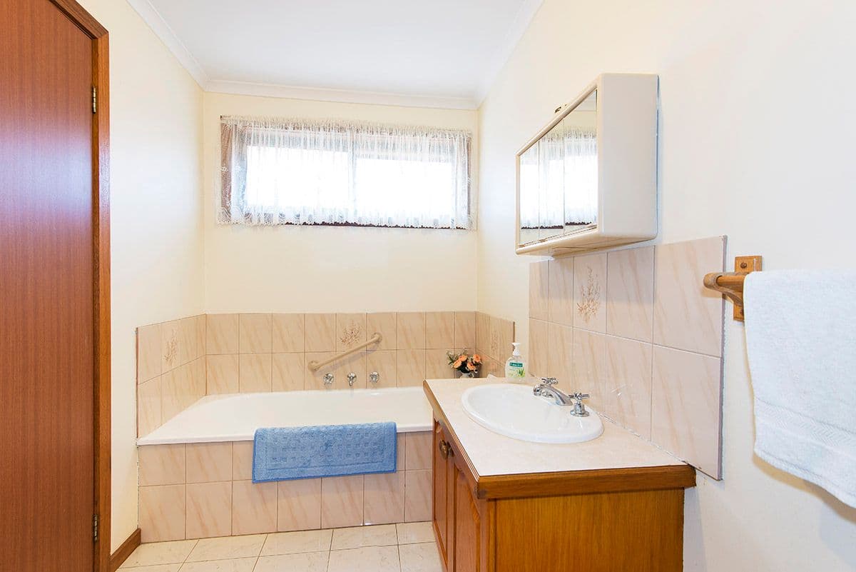38 Moorhead Drive, MILL PARK VIC 3082, Mill Park - Thumbnail 6
