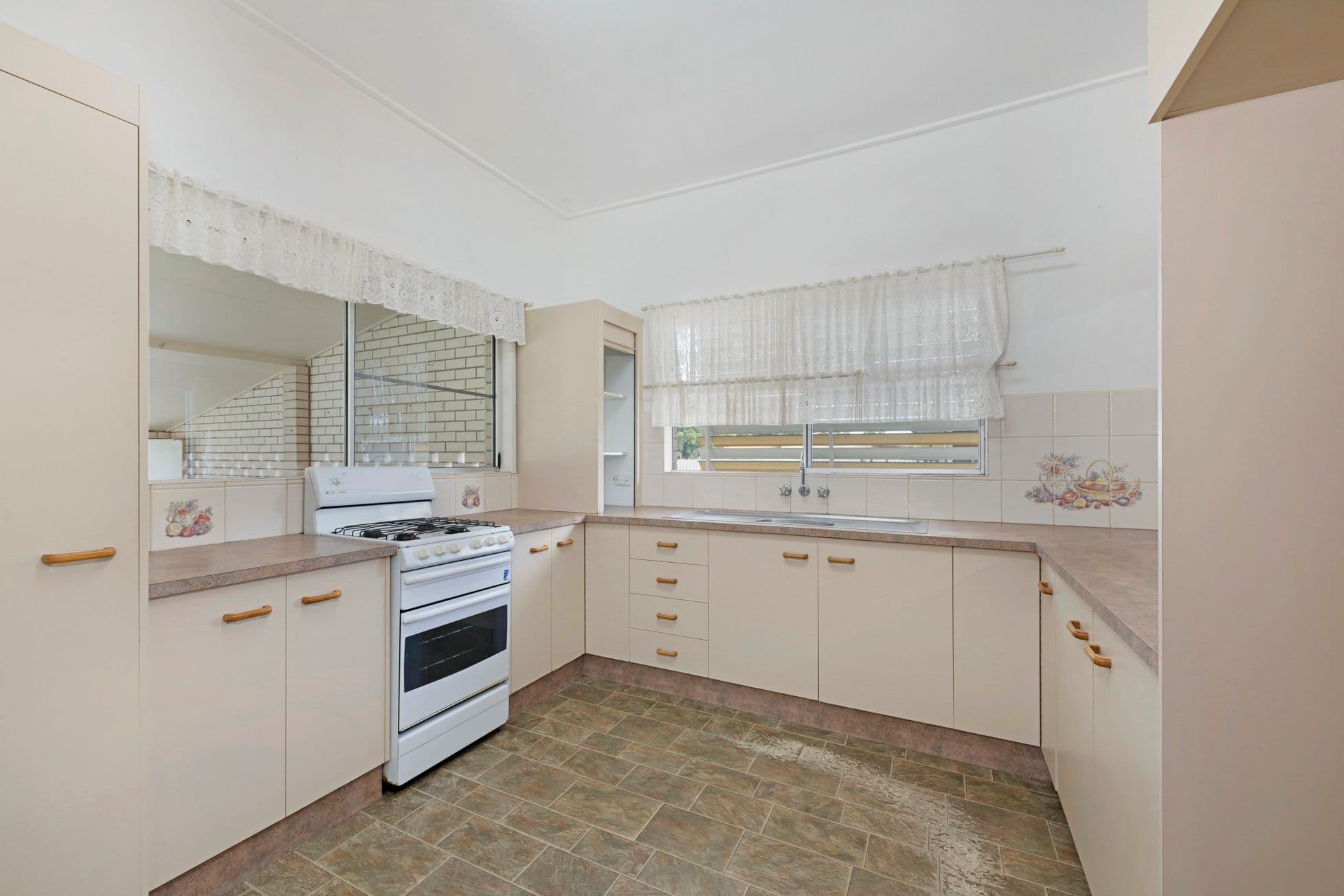 2 Wyllie Street, Thabeban QLD 4670, Thabeban - Thumbnail 3