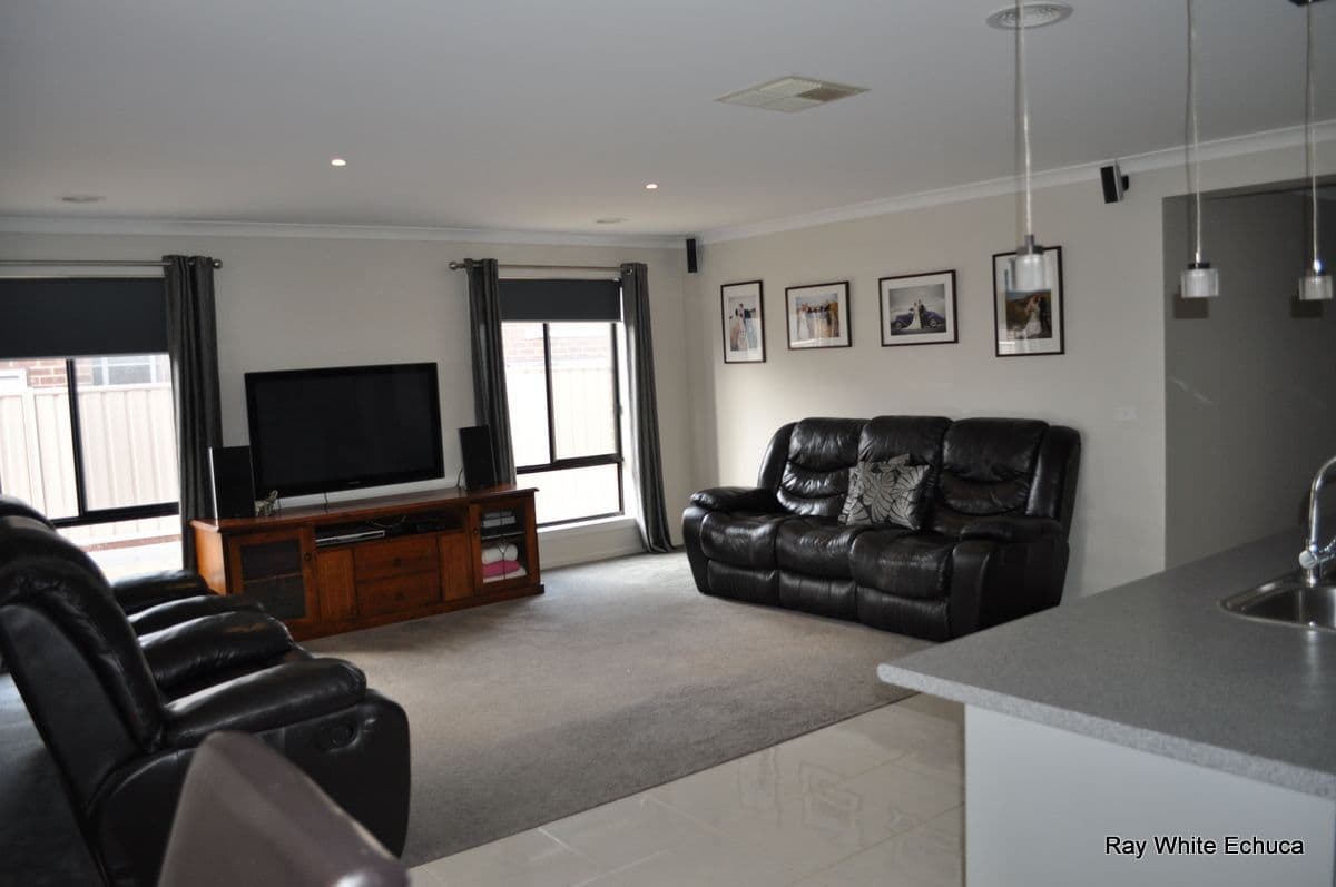 25 McLachlan Road, ECHUCA VIC 3564, Echuca - Thumbnail 2