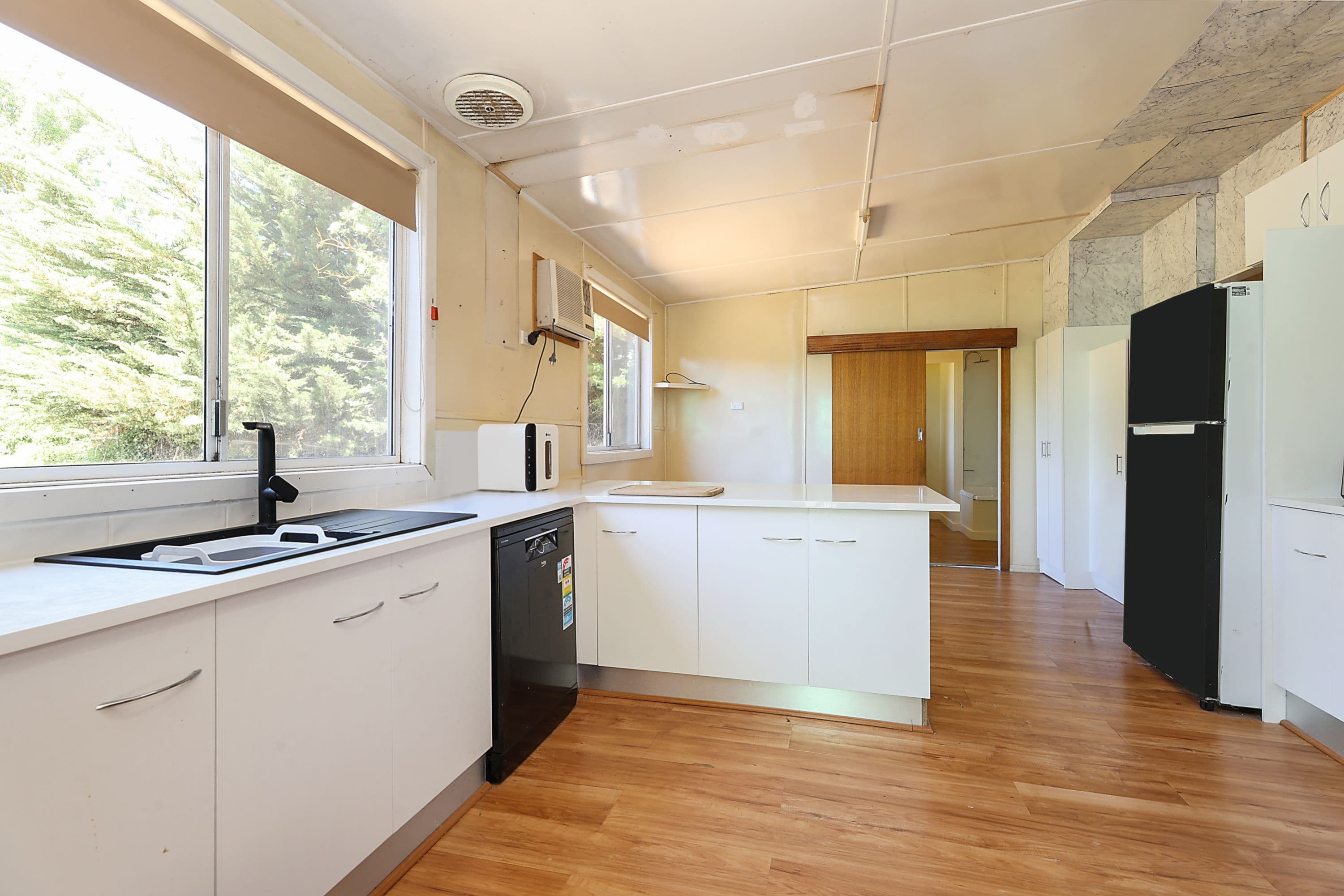 29 Parrott Street, Cobden VIC 3266, Cobden - Thumbnail 3