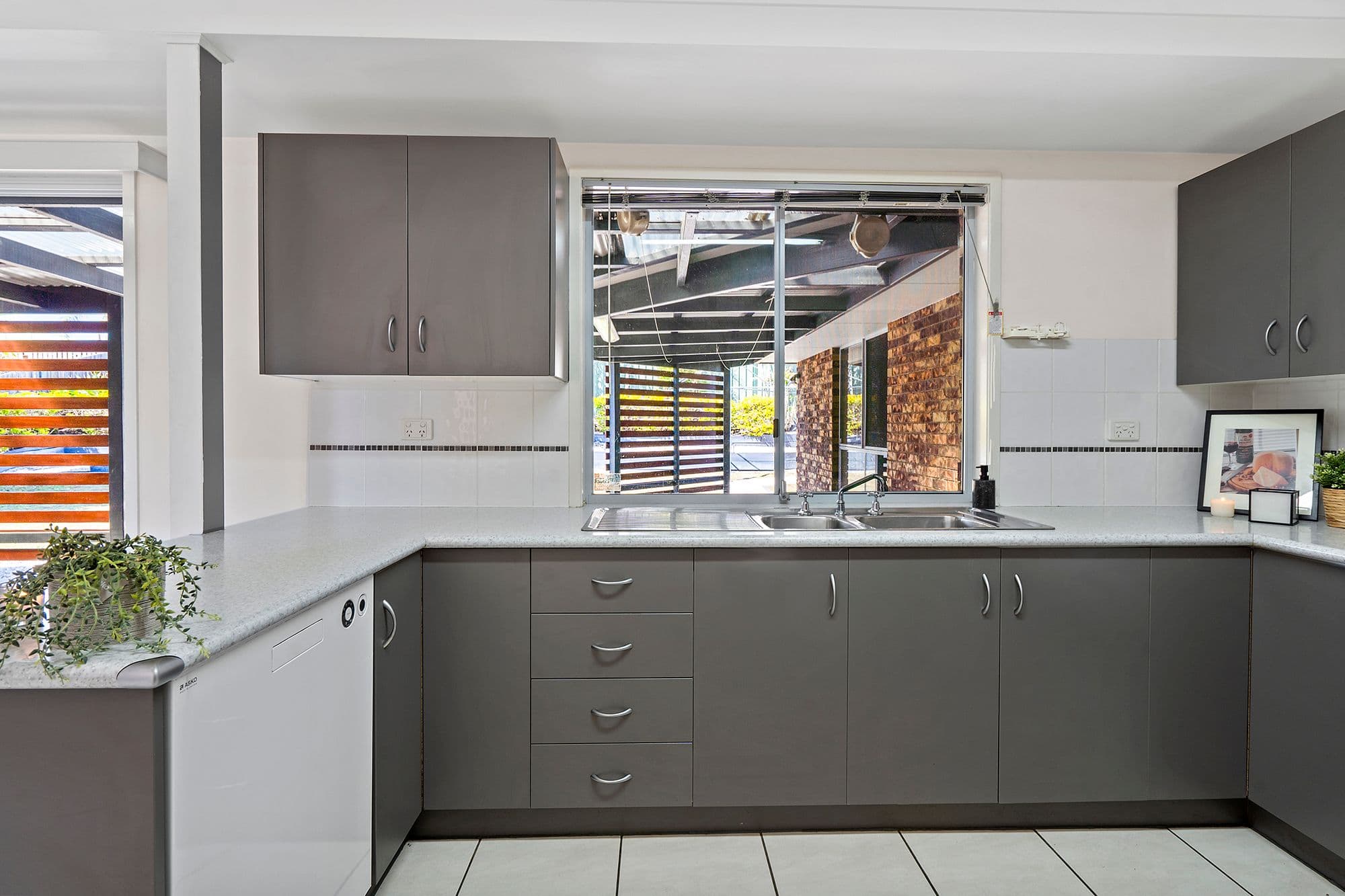 110 Kilsay Crescent, Meadowbrook QLD 4131, Meadowbrook - Thumbnail 2