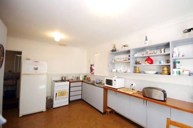 82 Mirrabooka Avenue, KOONDOOLA WA 6064, Koondoola - Thumbnail 5