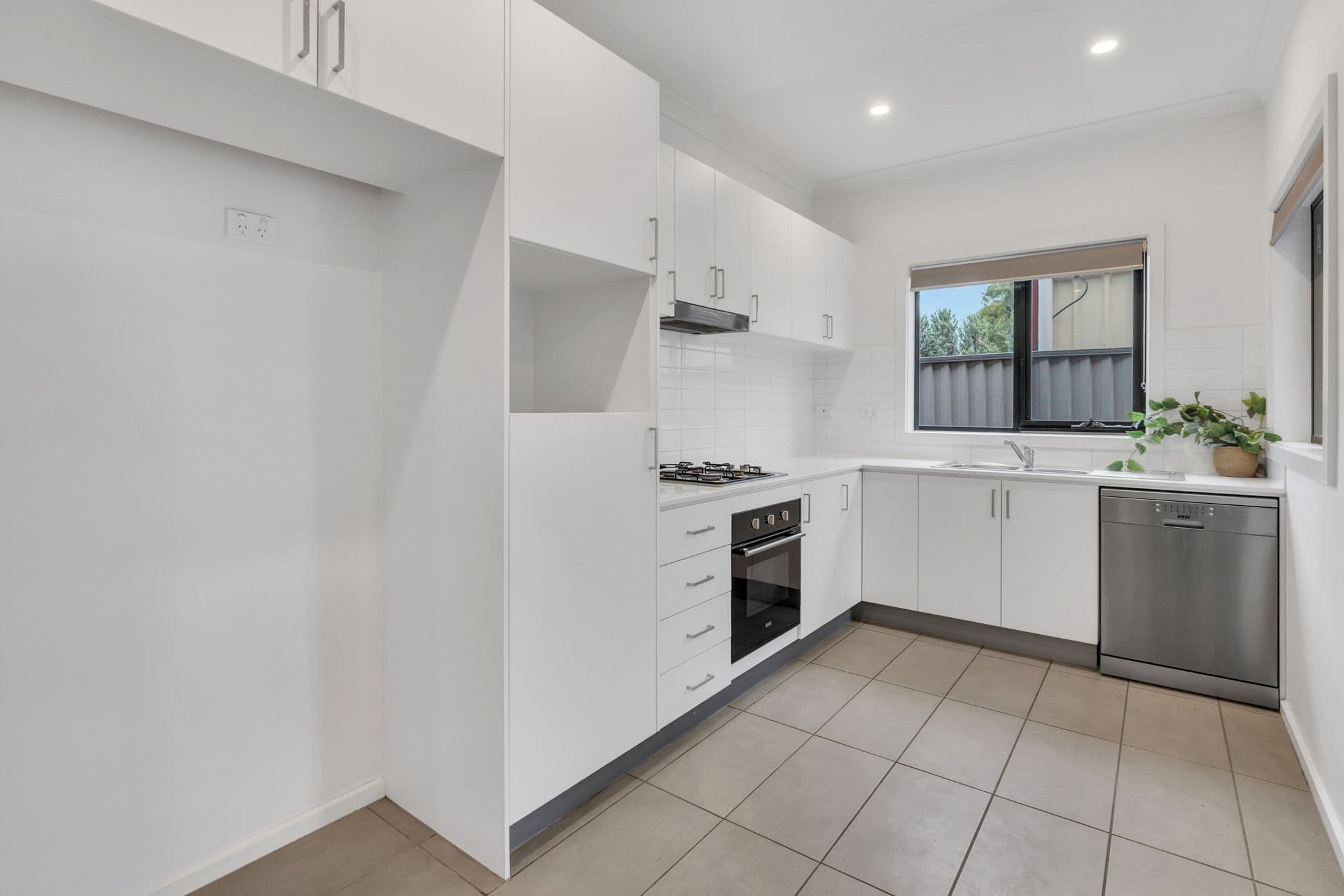 41 Latham Street, Werribee VIC 3030, Werribee - Thumbnail 4