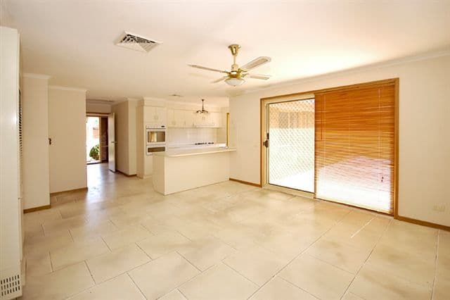 17 Ramsbury Street, CRAIGIEBURN VIC 3064, Craigieburn - Thumbnail 3