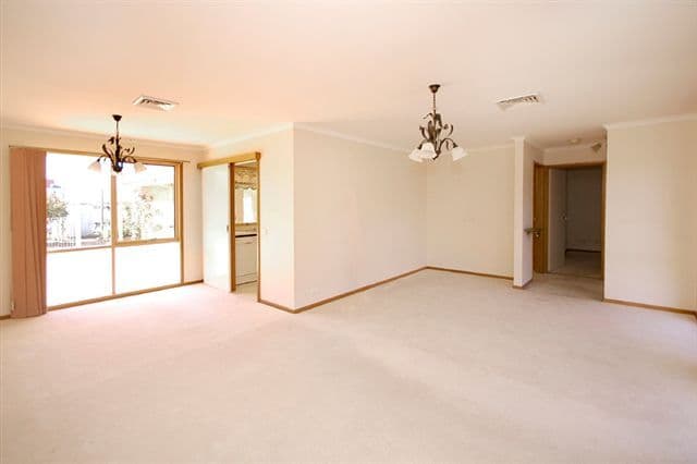 17 Ramsbury Street, CRAIGIEBURN VIC 3064, Craigieburn - Thumbnail 4