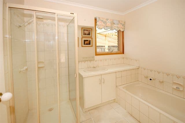 17 Ramsbury Street, CRAIGIEBURN VIC 3064, Craigieburn - Thumbnail 5
