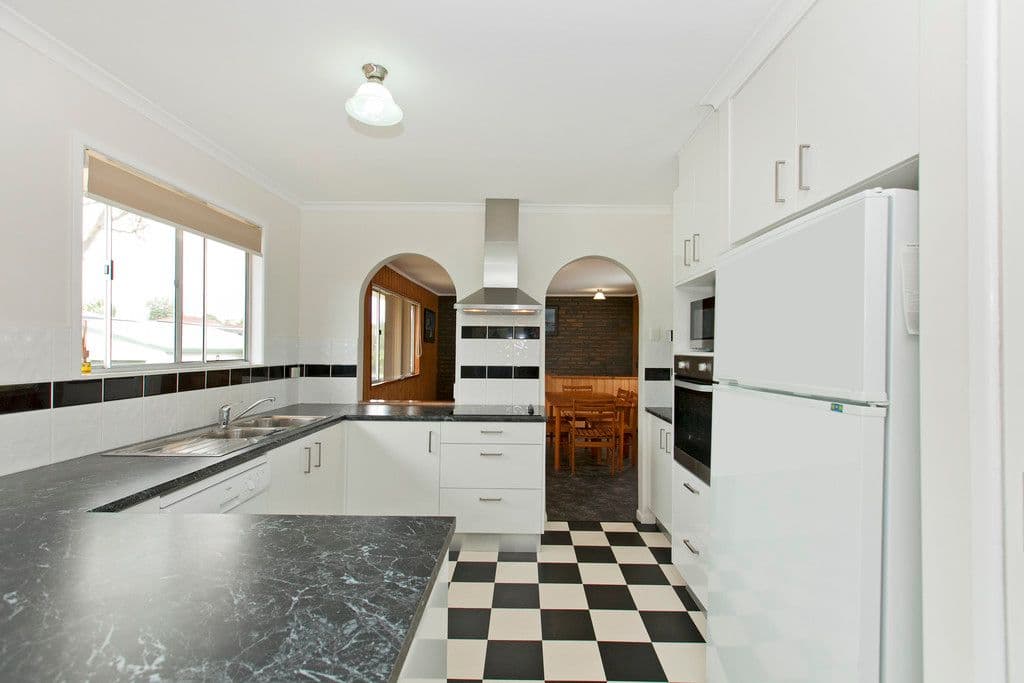 16 Denice Street, BIRKDALE QLD 4159, Birkdale - Thumbnail 3