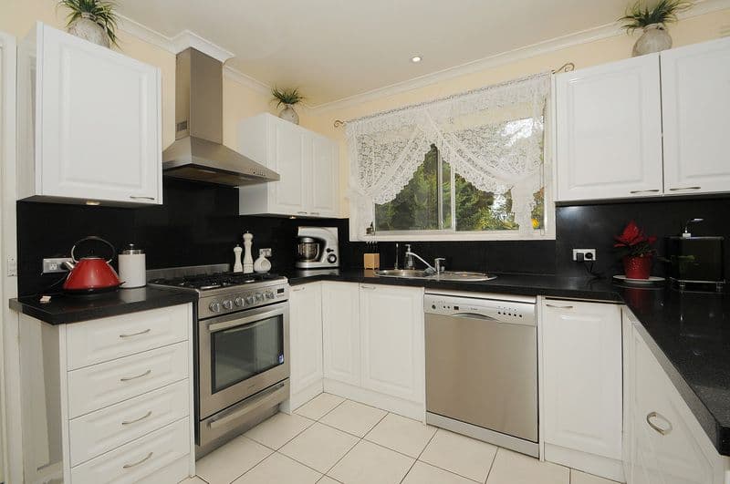 11 Shearwater Court, MORNINGTON VIC 3931, Mornington - Thumbnail 2