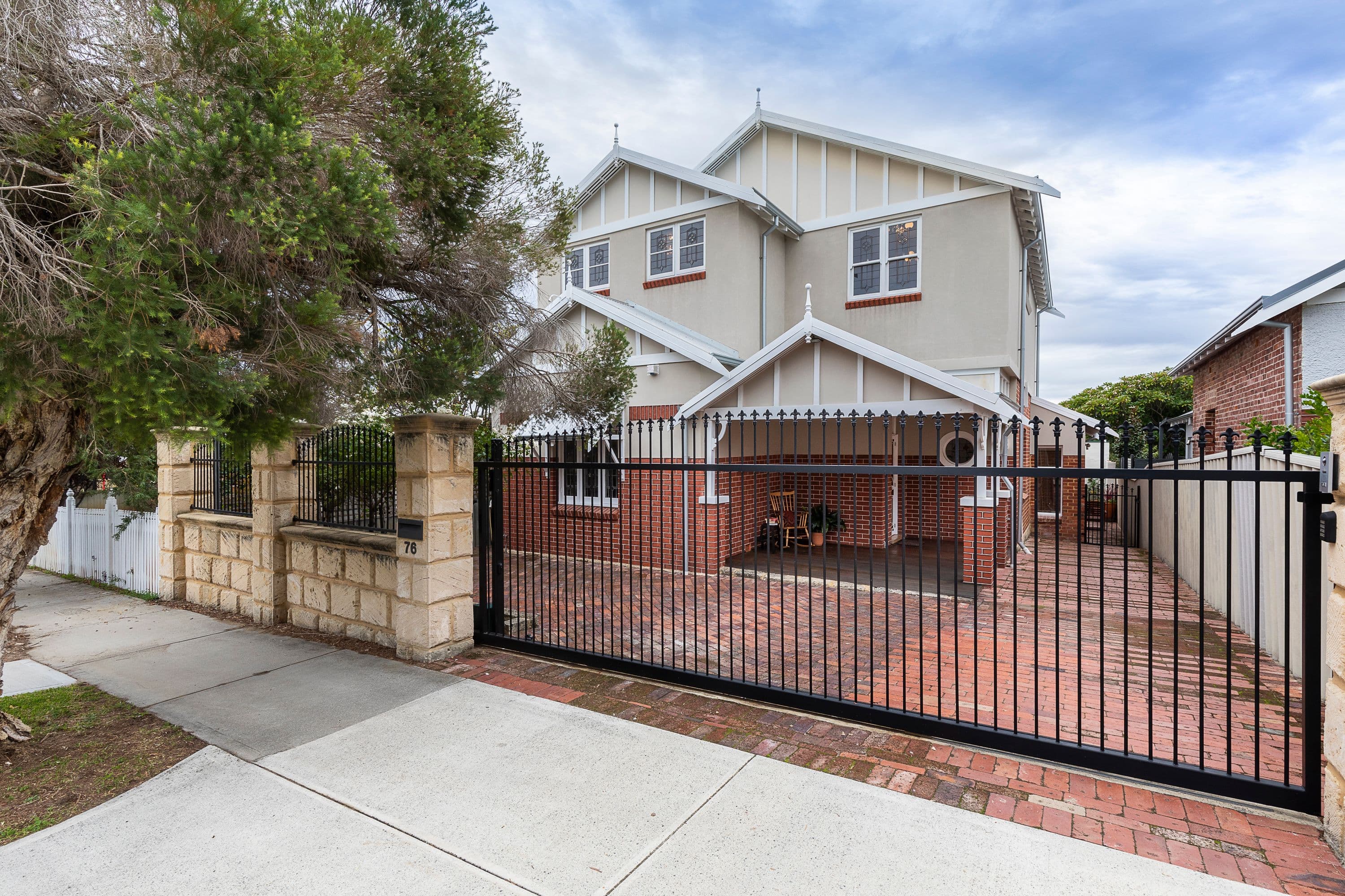 76 Edinboro Street, Mount Hawthorn WA 6016, Mount Hawthorn - Thumbnail 2