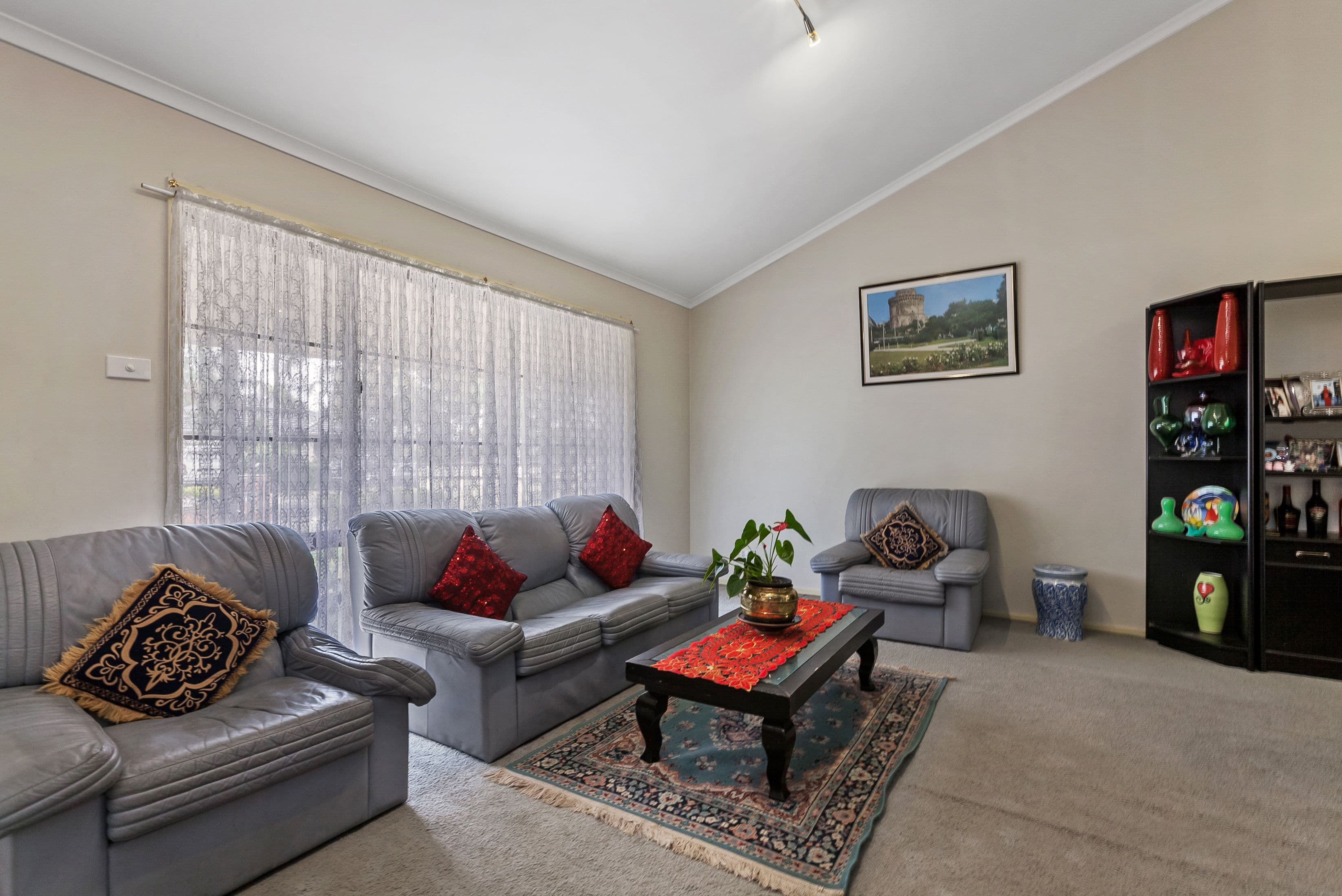 2 Honeysuckle Court, Mill Park VIC 3082, Mill Park - Thumbnail 2