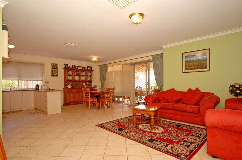 96 Bennett Street, CAVERSHAM WA 6055, Caversham - Thumbnail 3
