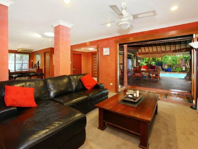 10 Dunbarton Avenue, Bundall QLD 4217, Bundall - Thumbnail 2