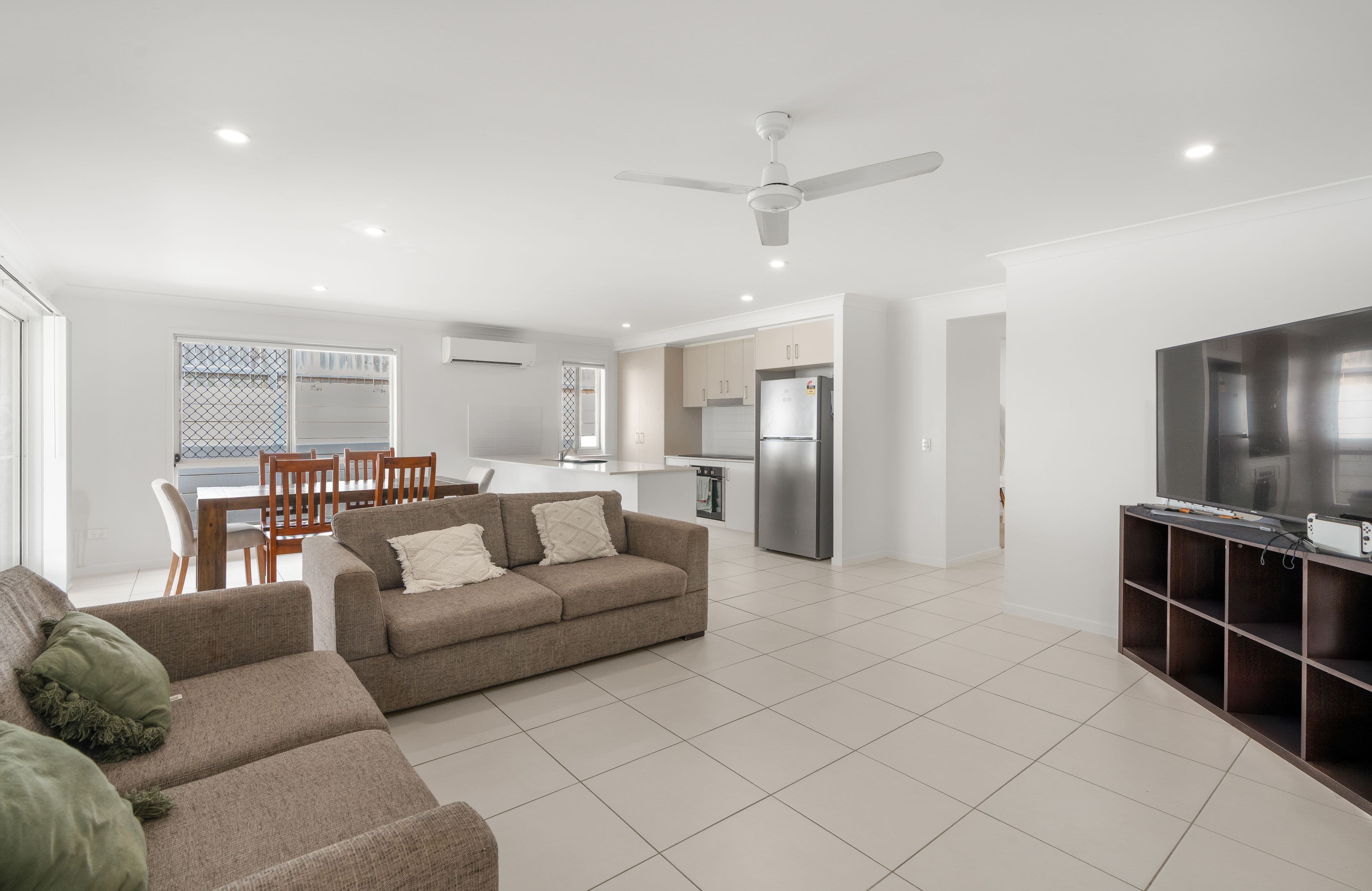 73 Lunar Circuit, SPRING MOUNTAIN QLD 4300, Spring Mountain - Thumbnail 2