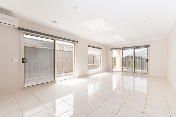 10 Eveline Street, CRAIGIEBURN VIC 3064, Craigieburn - Thumbnail 3