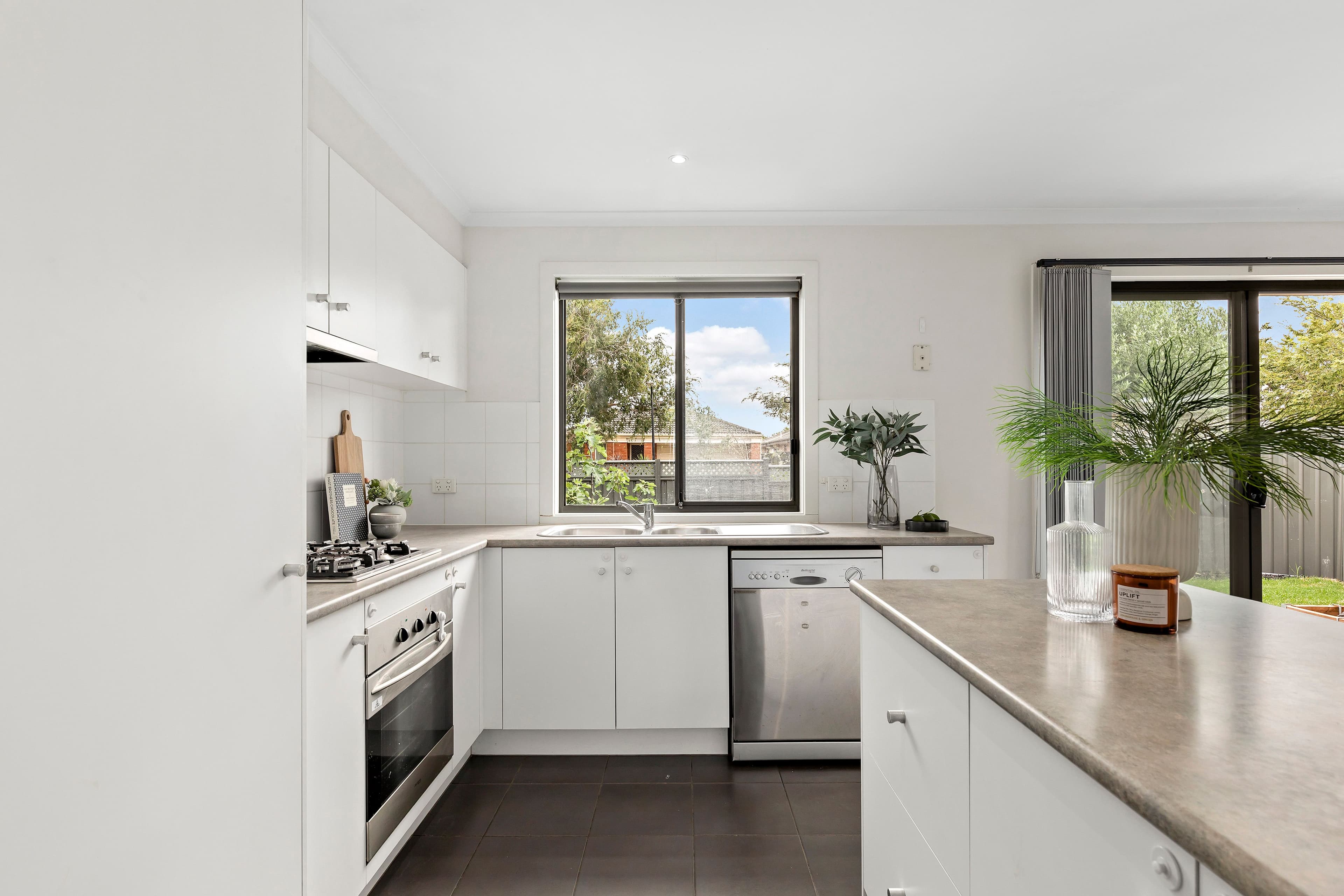 2 Yalding Place, Deer Park VIC 3023, Deer Park - Thumbnail 3