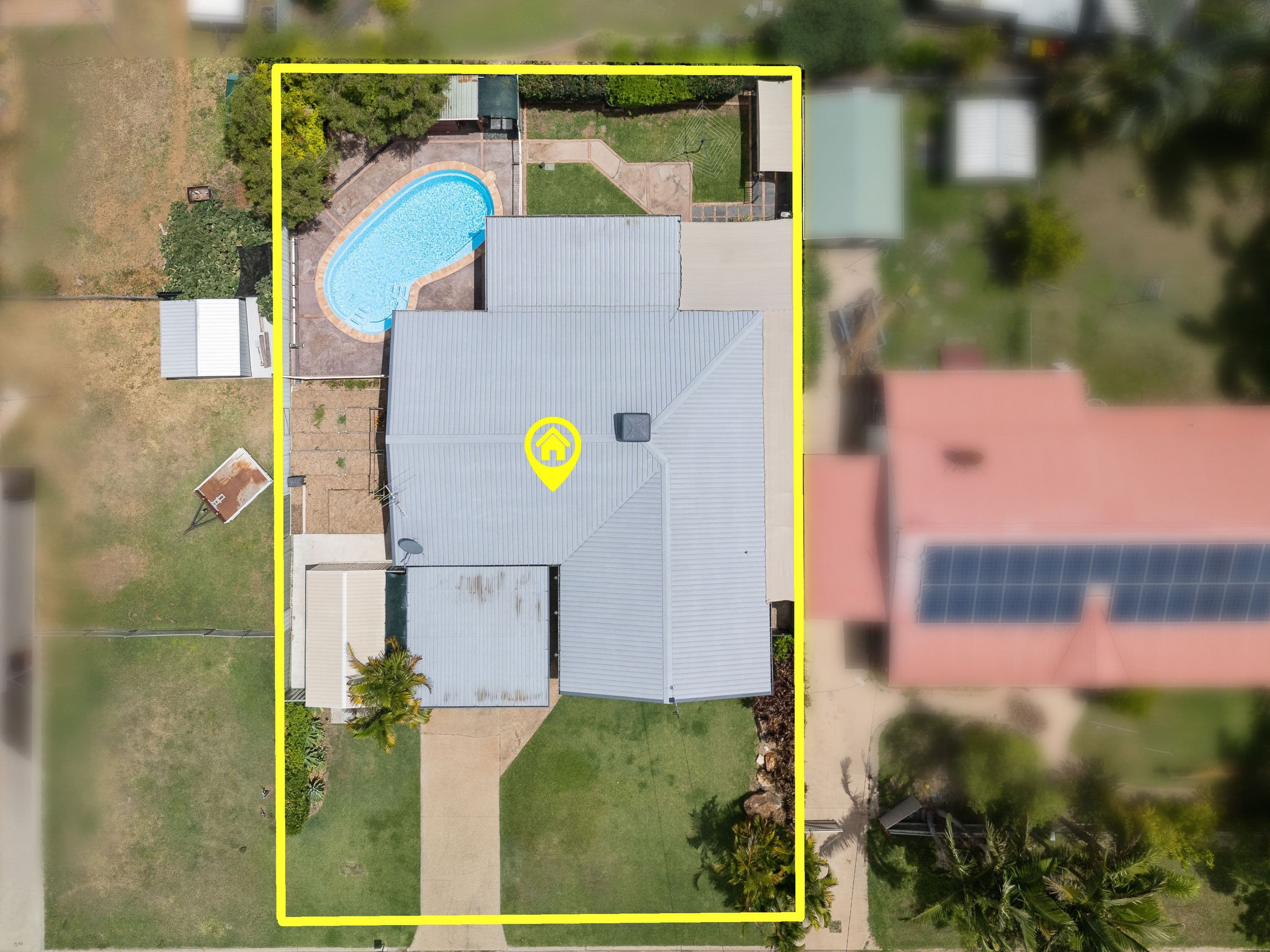 33 Barry Street, Emerald QLD 4720, Emerald - Thumbnail 2
