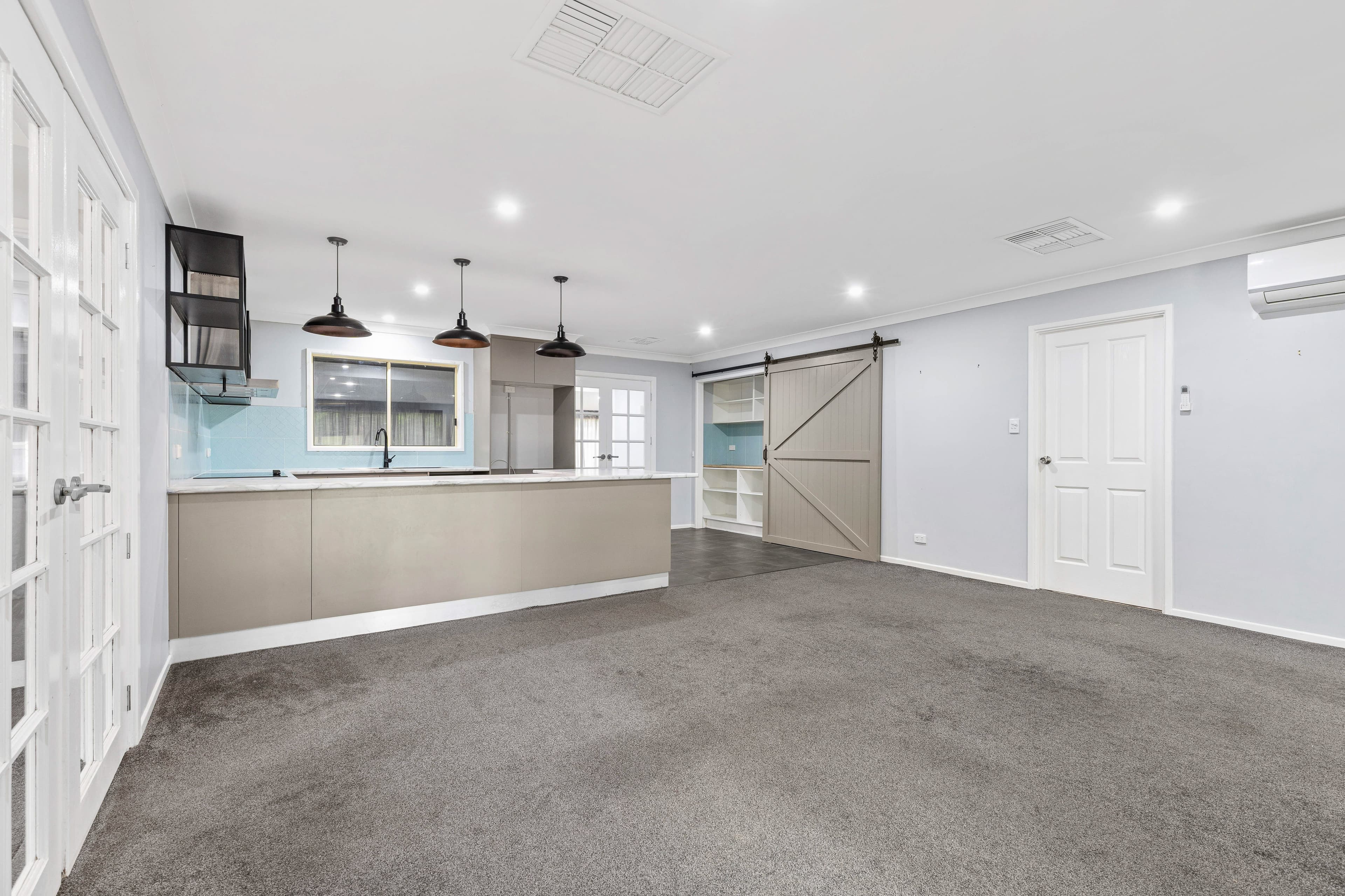 33 Barry Street, Emerald QLD 4720, Emerald - Thumbnail 5