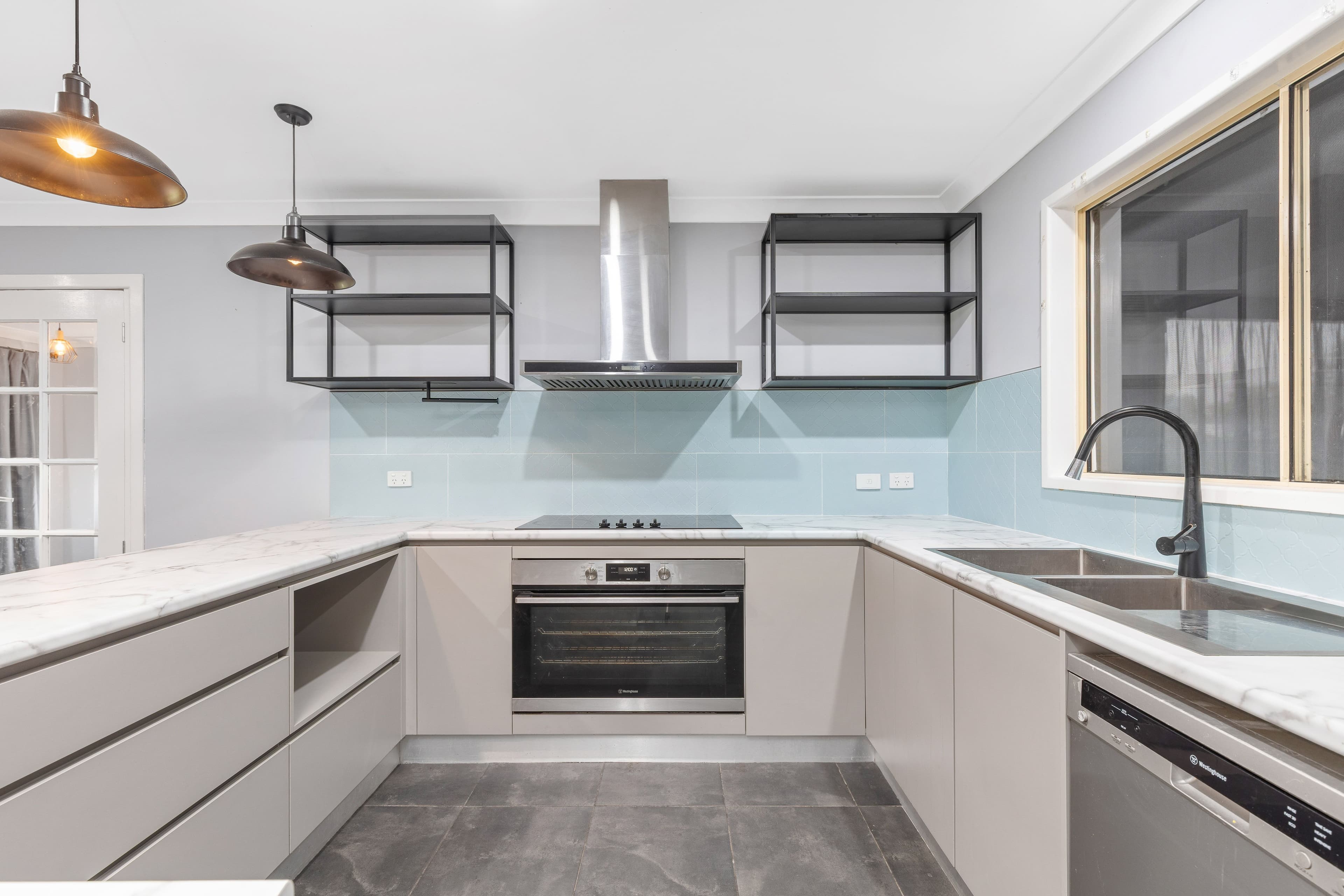 33 Barry Street, Emerald QLD 4720, Emerald - Thumbnail 8