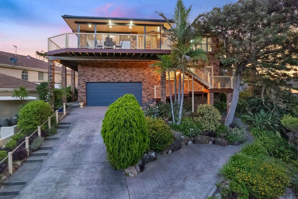 21 Bluewave Crescent, Forresters Beach - Image 1