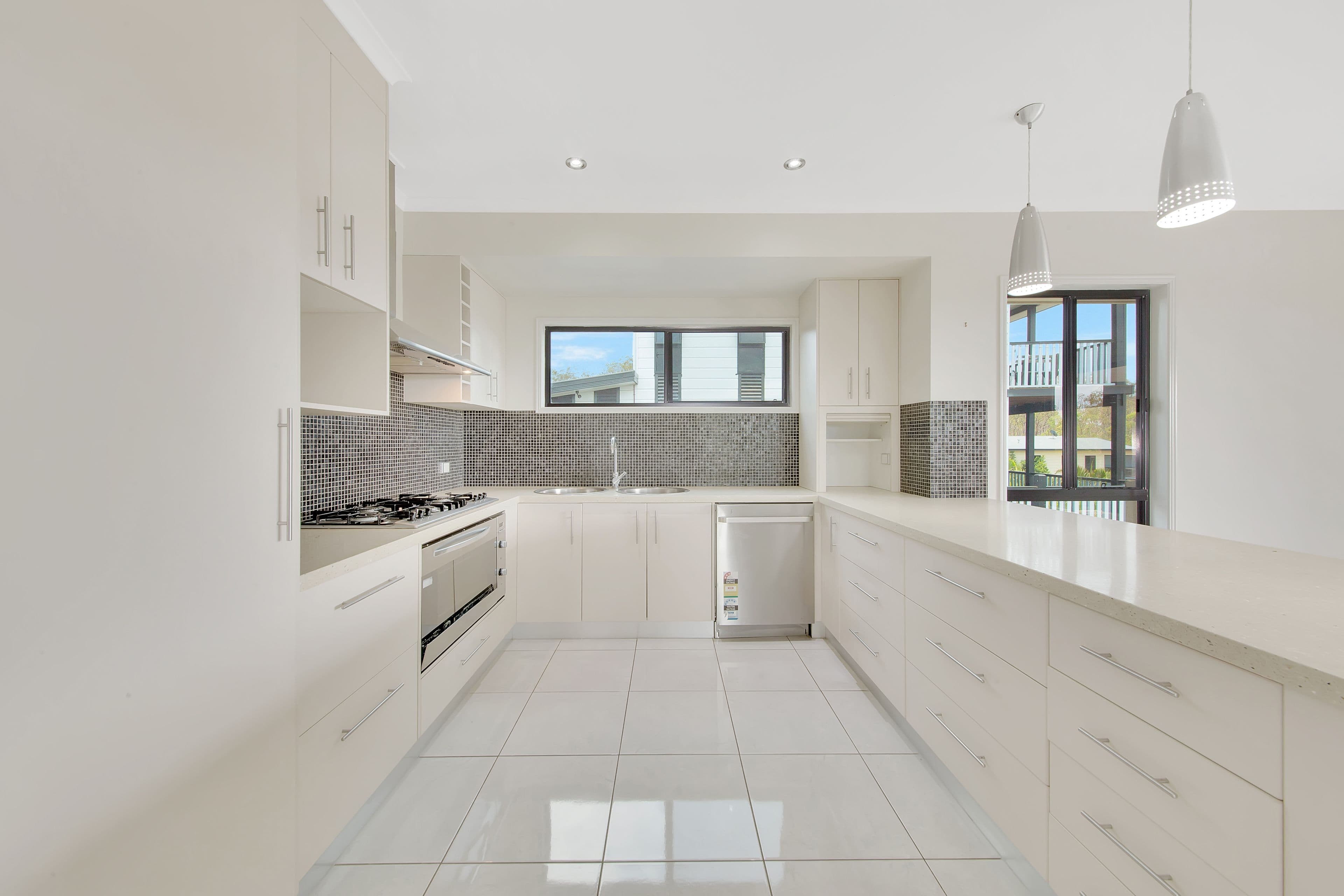 5 Bauhinia Street, Boyne Island QLD 4680, Boyne Island - Thumbnail 3