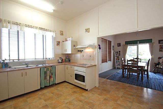 2 Deebing Street, IPSWICH QLD 4305, Ipswich - Thumbnail 2