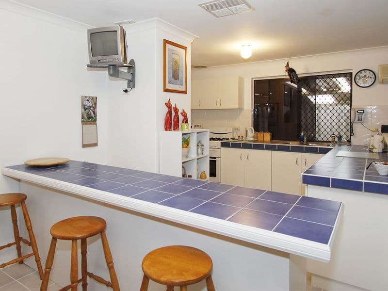 32 Mammoth Court, BALLAJURA WA 6066, Ballajura - Thumbnail 2