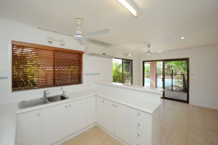 42 Gretel Drive, CLINTON QLD 4680, Clinton - Thumbnail 3