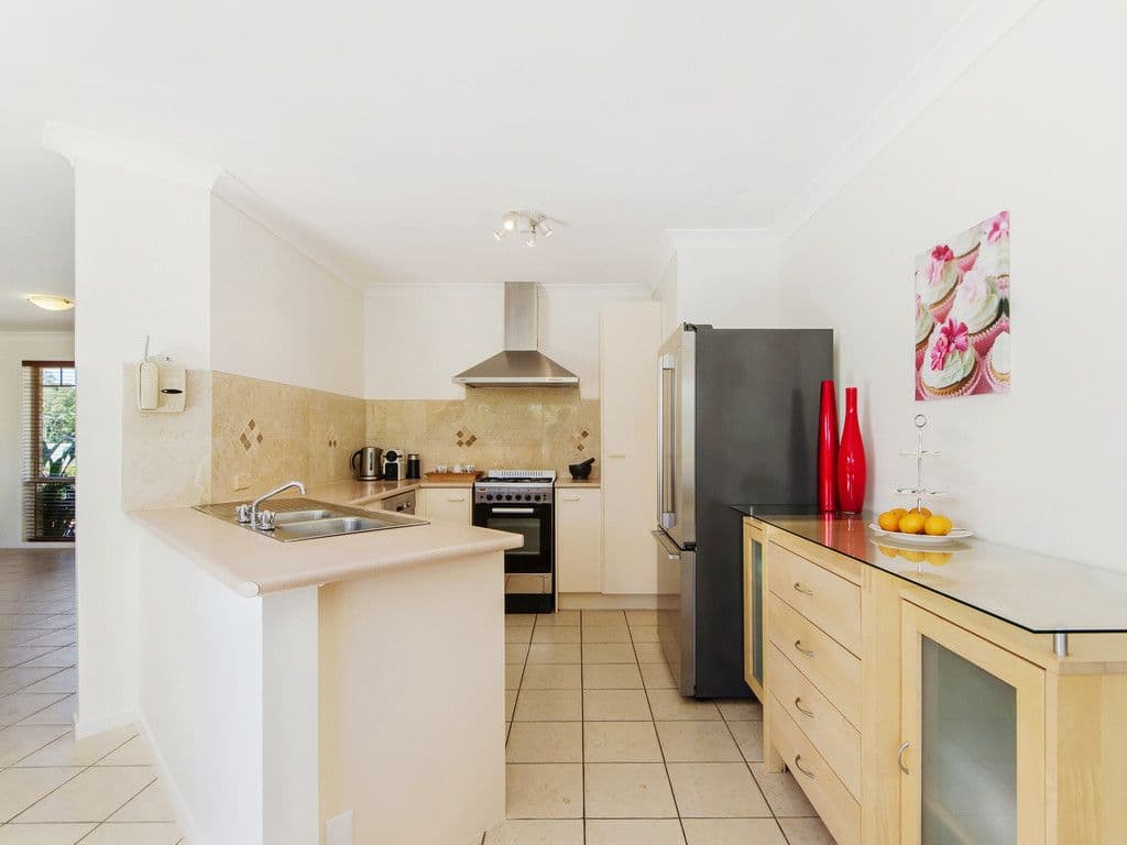 18 Pineneedle Court, Oxenford QLD 4210, Oxenford - Thumbnail 4